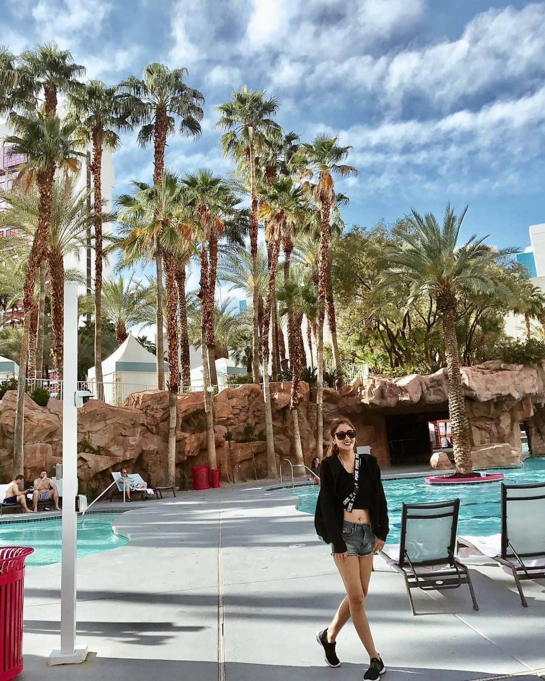 宮崎沙矢加さんのインスタグラム写真 - (宮崎沙矢加Instagram)「I'm in Vegas 🌴🌴lastnight was so surprised to was able to see for @zedd 😎🙌🏻 . . . #lasvegas #nevada #trip #ootd #cali #zedd #losangeles #zedd #picoftheday #gw #oc」5月2日 6時34分 - sarah___audrey