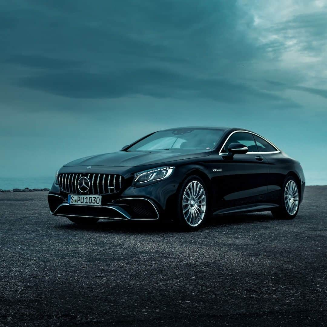 メルセデス・ベンツさんのインスタグラム写真 - (メルセデス・ベンツInstagram)「Self-confidence in every detail. 🌟 📸: @riccispeckelsphotography for #MBsocialcar ______________________________ [Mercedes-AMG S 65 Coupé | Kraftstoffverbrauch kombiniert: 14,2 l/100 km | CO2- Emissionen kombiniert: 325 g/km | mb4.me/RechtlicherHinweis] . #SClass #Mercedes #MercedesAMG #Design #Luxury #Lifestyle #V12 #Cartastic #cars247 #S65 #Dreamcar #amazingcars」5月2日 6時55分 - mercedesbenz