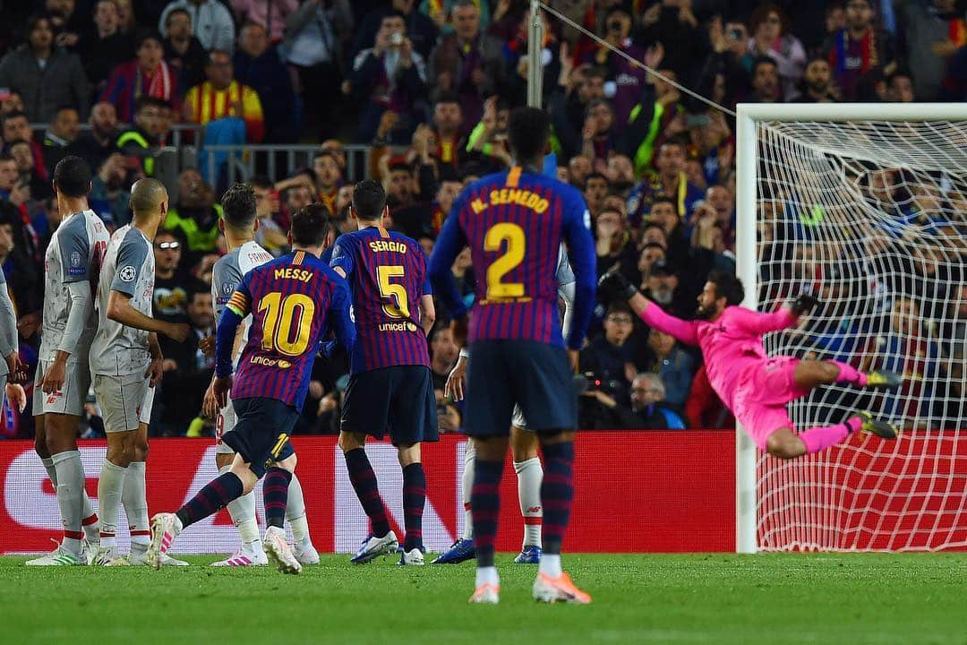 サッカーキングさんのインスタグラム写真 - (サッカーキングInstagram)「. Amazing Free-Kick! SUPER GOLAZO!! . 📷Photo by Getty Images . #10連 #連写 #メッシ #リオネルメッシ #Messi #LionelMessi #LM10 #Golazo #SuperGolazo #フリーキック #FreeKick #バルセロナ #FCB #Barcelona #FCBarcelona #チャンピオンズリーグ #ChampionsLeague #UCL #football #サッカーキング  #⚽️ #サッカー」5月2日 6時51分 - soccerkingjp