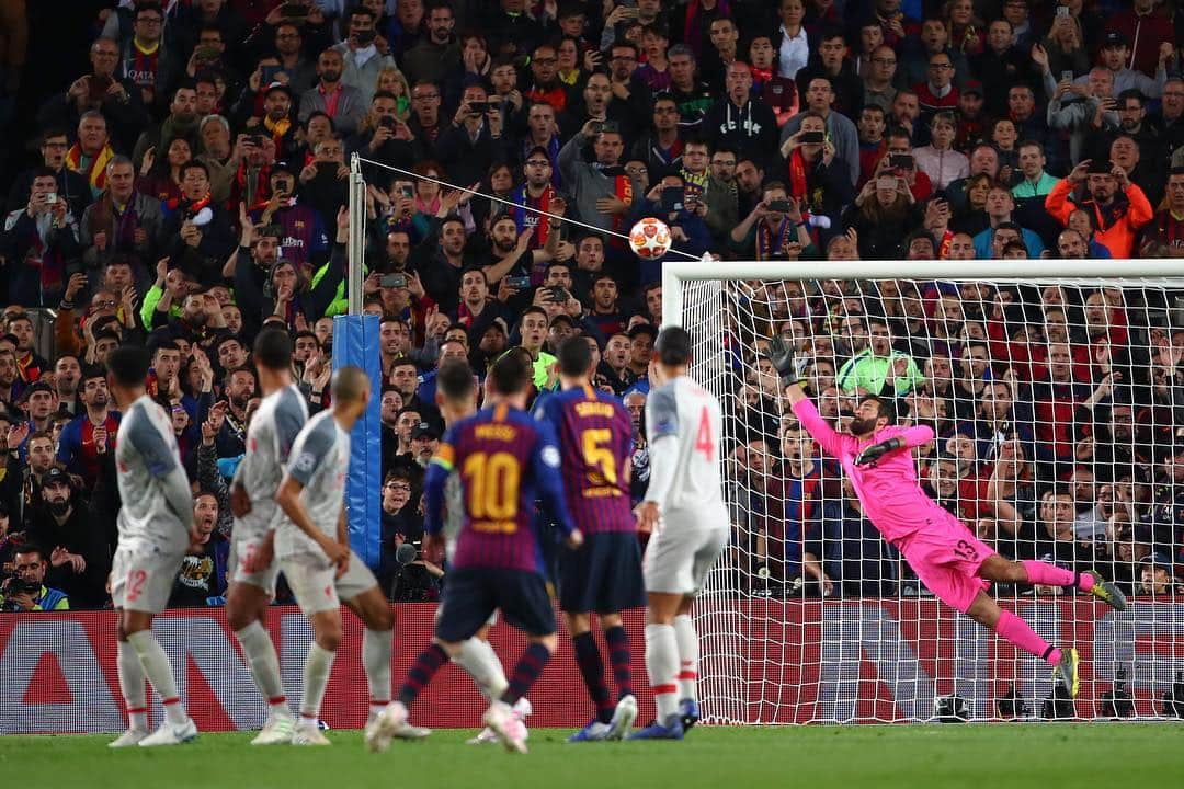 サッカーキングさんのインスタグラム写真 - (サッカーキングInstagram)「. Amazing Free-Kick! SUPER GOLAZO!! . 📷Photo by Getty Images . #10連 #連写 #メッシ #リオネルメッシ #Messi #LionelMessi #LM10 #Golazo #SuperGolazo #フリーキック #FreeKick #バルセロナ #FCB #Barcelona #FCBarcelona #チャンピオンズリーグ #ChampionsLeague #UCL #football #サッカーキング  #⚽️ #サッカー」5月2日 6時51分 - soccerkingjp