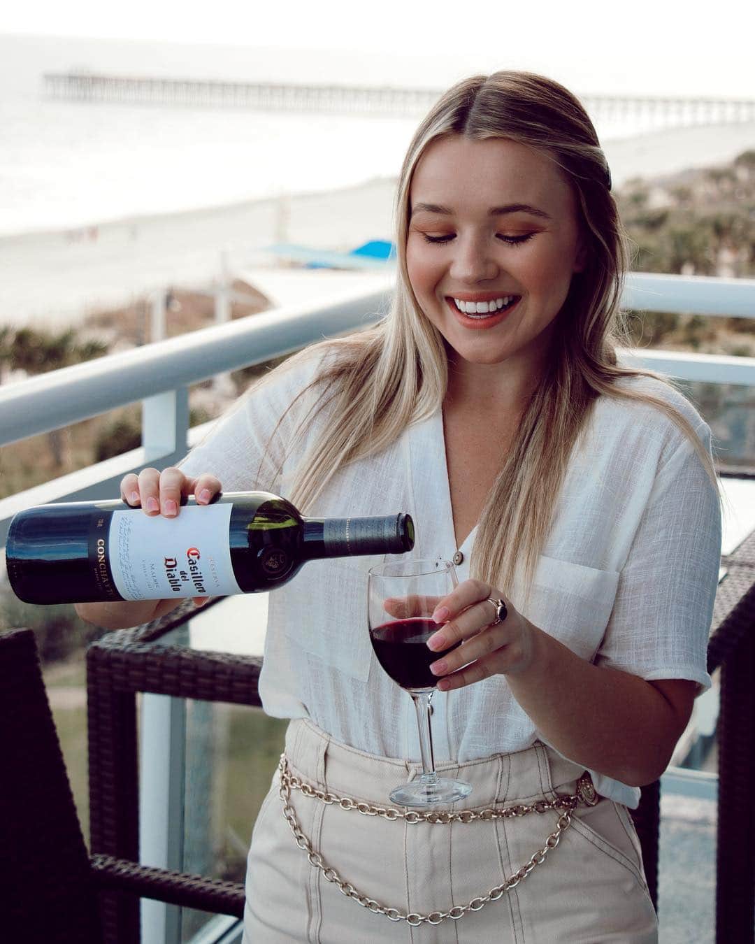 トーリ・ウェブスターさんのインスタグラム写真 - (トーリ・ウェブスターInstagram)「#GIVEAWAY There are few things I love more than wine, and travelling all over the world! 🍷🌍 So to share in my two favourite things @casillerodeldiabloca is giving away a ($500.00 CND) Air Canada gift card! Enter by following @casillerodeldiabloca, "like" the contest image posted today, tag a friend and let them know what you love most about Canada in the summer. @casillerodeldiabloca will be announcing the winner on June 1. ⭐️ To be eligible to enter and win, the entrant must be of legal drinking age in the province in which they reside (18 or 19 years, or older) at the time of entry and a resident of Canada. This contest is void wherever prohibited or restricted by law and is subject to all federal, provincial, and local laws and regulations. In order to win, the entrant must first have complied with Contest Rules. The contest is intended for Canadian residents only and is governed by Canadian law.  #casillerodeldiablo #devilishlygood #travel #contest #partner」5月2日 7時01分 - torriwebster