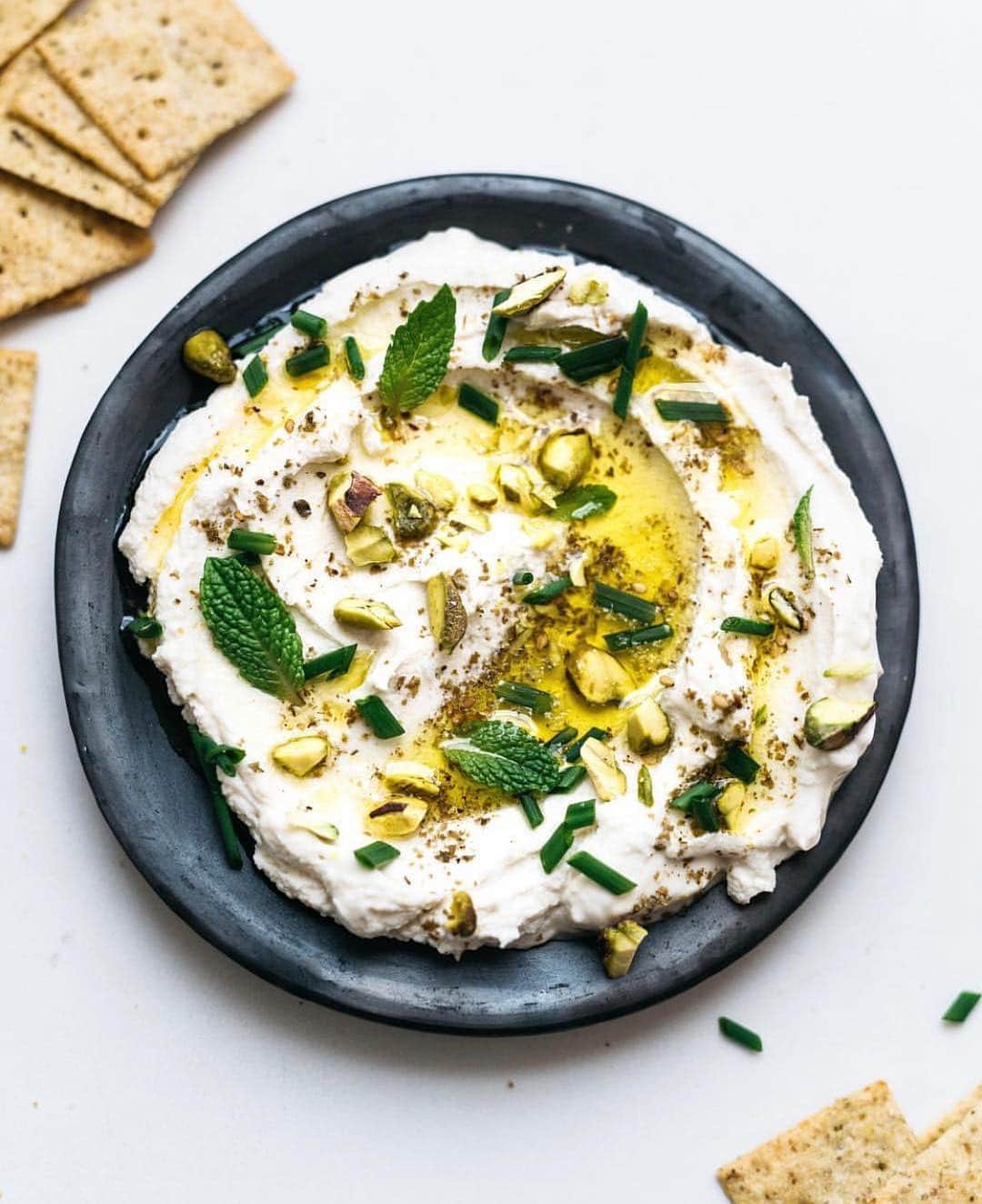 Whole Foods Marketさんのインスタグラム写真 - (Whole Foods MarketInstagram)「It’s snack-y hour. ⏱ Head over to @dollyandoatmeal’s page to get the recipe for this #vegan labneh.」5月2日 7時08分 - wholefoods