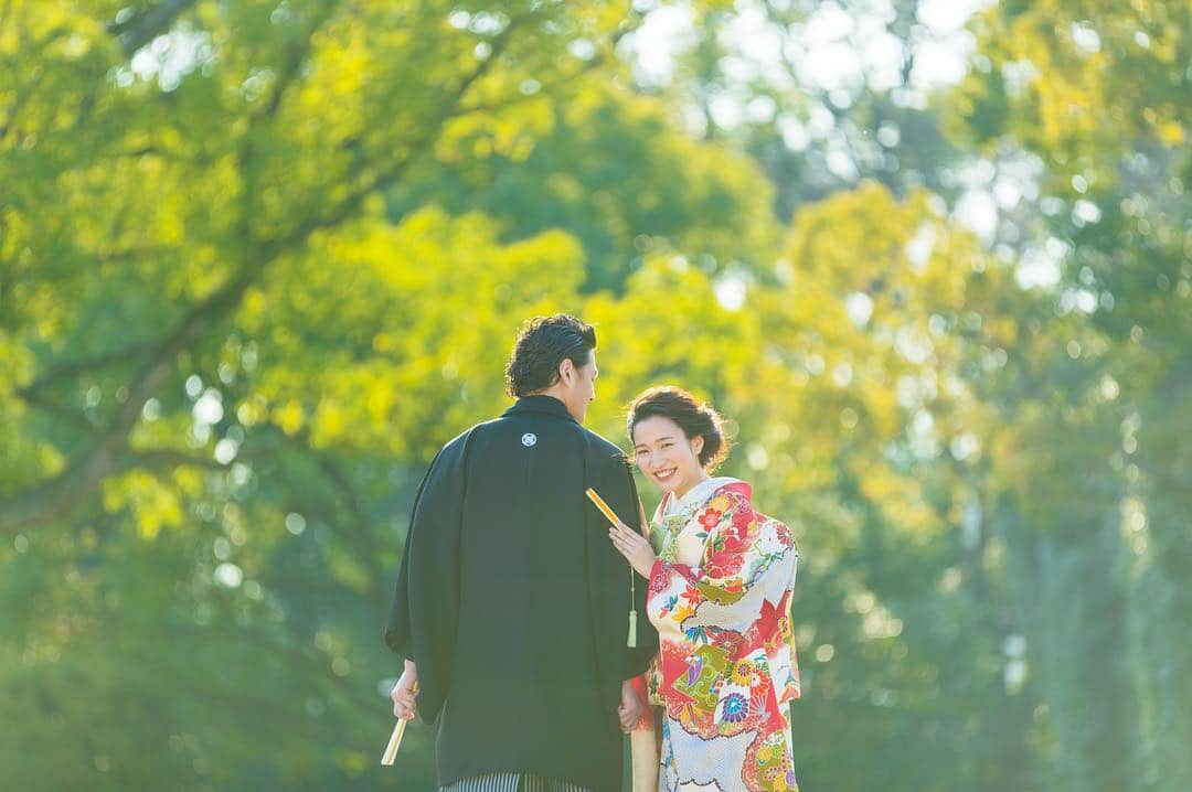 juno_jinjakonさんのインスタグラム写真 - (juno_jinjakonInstagram)「鮮やかな赤が印象的な色打掛。 日本の伝統的な文化を取り入れながらも、様々な柄や種類で自分らしさを表現できる和装は、ゲストの方も大変喜ばれるお衣裳でございます。 *﻿ *﻿ 【JUNO神社婚相談会】﻿ 毎週月・木・土・日 10時～18時﻿ JUNO天神本店、JUNO熊本店にて神社相談会を行っております。﻿ ※予約制になります。﻿ ・白無垢、色打掛合わせのご案内﻿ ・プランご説明　（プラン12万円～）﻿ ・当日までの流れ﻿ ・当日神社でのサポート内容﻿ ・お食事のご案内﻿ etc... 何でもご相談下さい。﻿ △ご予約方法△﻿ @juno_jinjakon ホーム画面のURL﻿ よりお待ちしております。﻿ *﻿ -----------------------------------------﻿ 【JUNO（ジュノ）】では福岡・熊本で#神社婚  をプロデュースしています。 *﻿ ﻿ #juno神社婚#juno和婚﻿ *﻿ *﻿ ☏0120-791-259﻿ 天神本店・熊本店にて受付中﻿ *﻿ ≪福岡≫プロデュース可能な神社﻿ #護国神社﻿ #住吉神社﻿ #櫛田神社﻿ #太宰府天満宮﻿ #警固神社﻿ #香椎宮﻿ 宮地嶽神社 ﻿ 宗像大社﻿ *﻿ ≪熊本≫  プロデュース可能な神社﻿ 加藤神社﻿ 健軍神社 ﻿ 藤崎八旛宮﻿ 阿蘇神社﻿ *﻿ *﻿ *﻿ #福岡花嫁#熊本花嫁 #和婚#神社式 ﻿ #色打掛#櫛田神社  #和婚をもっと盛り上げたい #japanesewedding #洋髪 #福岡プレ花嫁 #プレ花嫁 #大人花嫁#和装後撮り#和装前撮り#和装前撮りロケーション」5月2日 7時08分 - juno_jinjakon