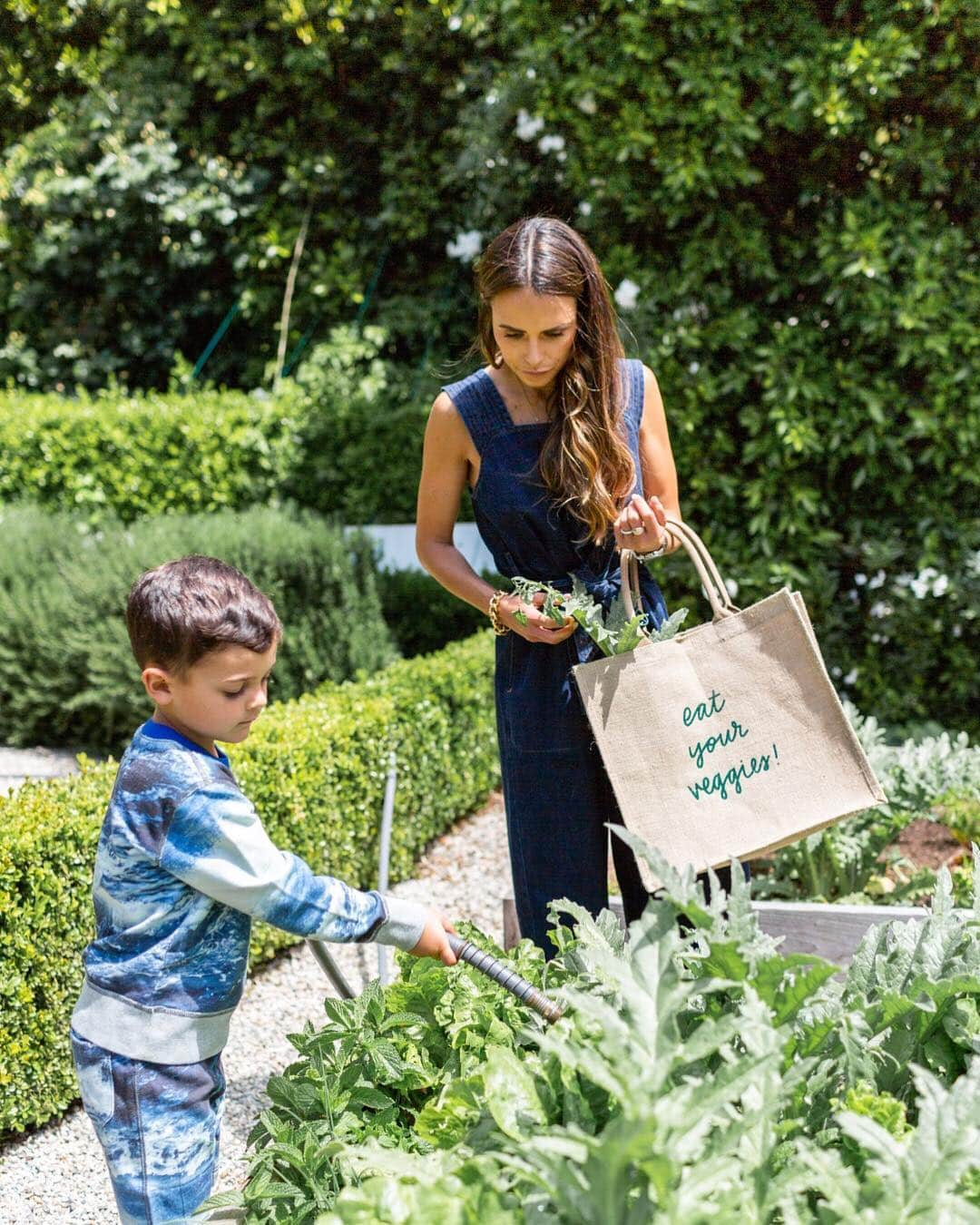 The Little Marketさんのインスタグラム写真 - (The Little MarketInstagram)「For the supermom in your life. Shop our new collection of bags for moms on-the-go, designed by mama, actress, and philanthropist @jordanabrewster. Available now at thelittlemarket.com. 💙」5月2日 7時09分 - thelittlemarket