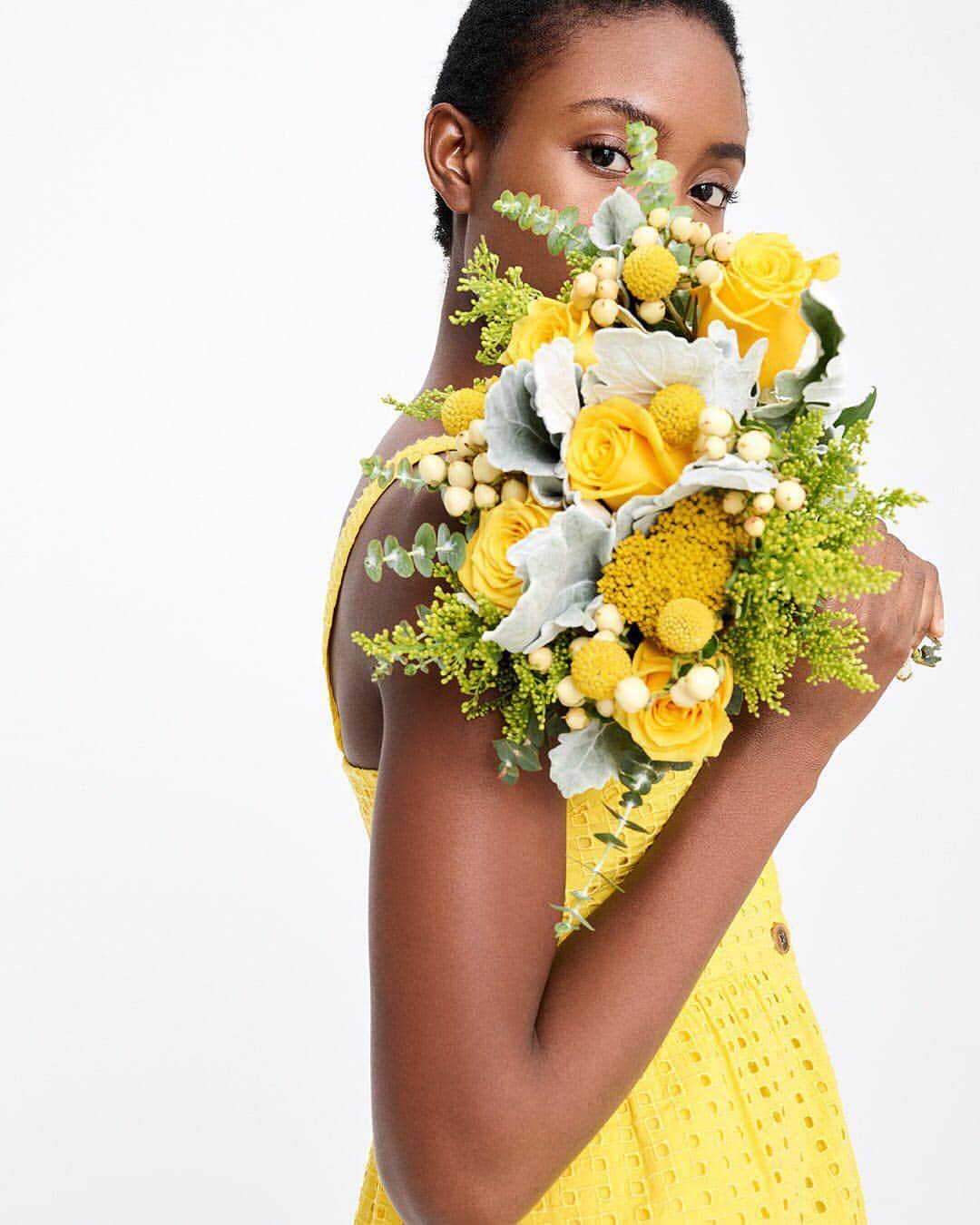 ジェイクルーさんのインスタグラム写真 - (ジェイクルーInstagram)「J.Crew x @urbanstems is back (!), with three new bouquets inspired by our best, brightest colors. Take your pick in our story. 💐 #jcrewalways」5月2日 7時19分 - jcrew