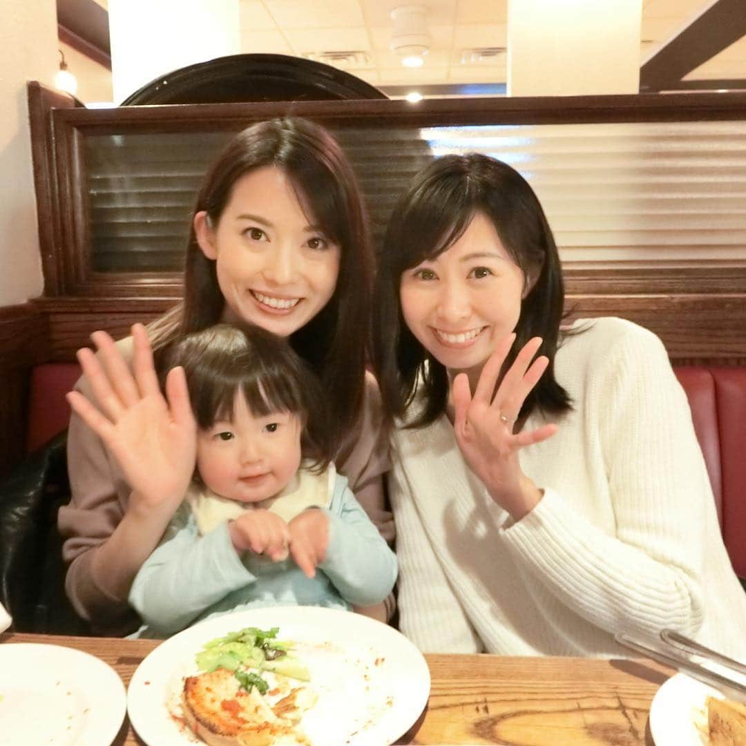栗山麗美さんのインスタグラム写真 - (栗山麗美Instagram)「親友の茉希ちゃんに会いにシカゴへ✈️ ・ ブロードウェイを観たり、大好きなバルサミコ酢とオイルの専門店に連れて行ってもらったり♪ 夜もパジャマでお家にお邪魔してボードゲームで遊んだりとにかく楽しかった😆 ・ 娘も茉希ちゃんにたくさん可愛がってもらえて幸せそうでした☺️ ・ もうすでに会いたい♡ 次はポートランドに遊びにきてね🤗💕 ・ #Chicago #trip #oregon #portland #アメリカ暮らし #ポートランド生活 #ポートランド #アメリカ育児 #アメリカ子育て」5月2日 7時26分 - reimi.kuriyama