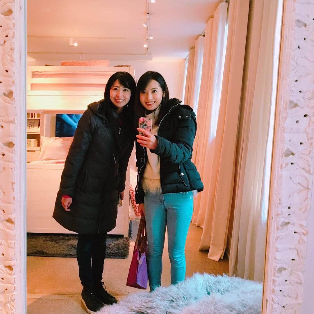 栗山麗美さんのインスタグラム写真 - (栗山麗美Instagram)「親友の茉希ちゃんに会いにシカゴへ✈️ ・ ブロードウェイを観たり、大好きなバルサミコ酢とオイルの専門店に連れて行ってもらったり♪ 夜もパジャマでお家にお邪魔してボードゲームで遊んだりとにかく楽しかった😆 ・ 娘も茉希ちゃんにたくさん可愛がってもらえて幸せそうでした☺️ ・ もうすでに会いたい♡ 次はポートランドに遊びにきてね🤗💕 ・ #Chicago #trip #oregon #portland #アメリカ暮らし #ポートランド生活 #ポートランド #アメリカ育児 #アメリカ子育て」5月2日 7時26分 - reimi.kuriyama