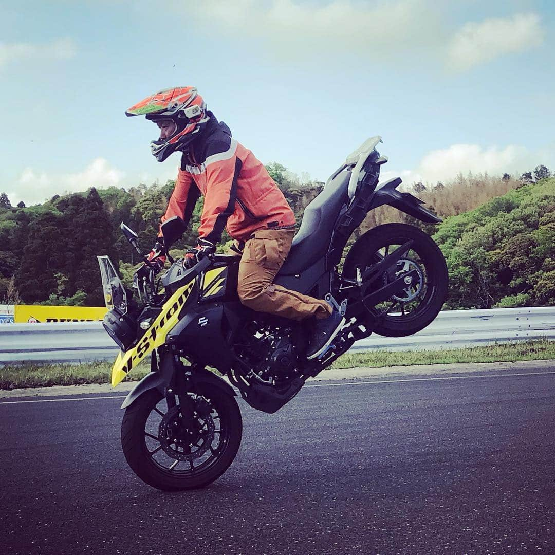 小川裕之さんのインスタグラム写真 - (小川裕之Instagram)「#vstrom250 はいいぞ！  #vストローム250」5月2日 7時27分 - ogastunt