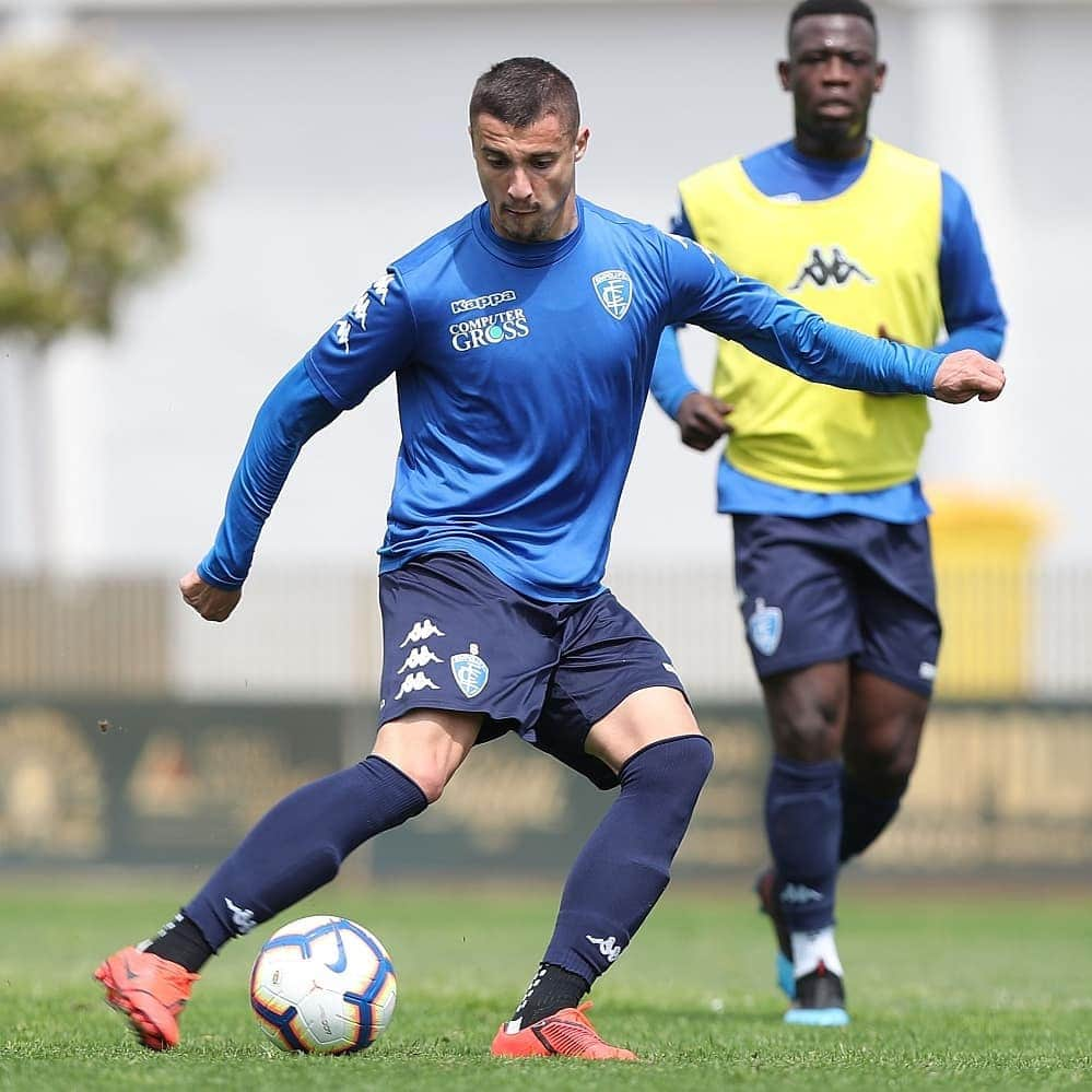 エンポリFCさんのインスタグラム写真 - (エンポリFCInstagram)「Azzurri al lavoro stamani al Castellani; domani e venerdì nuova seduta mattutina, sabato pomeriggio l'ultimo allenamento prima della sfida con la Fiorentina 📸」5月1日 22時49分 - empoli_fc_official