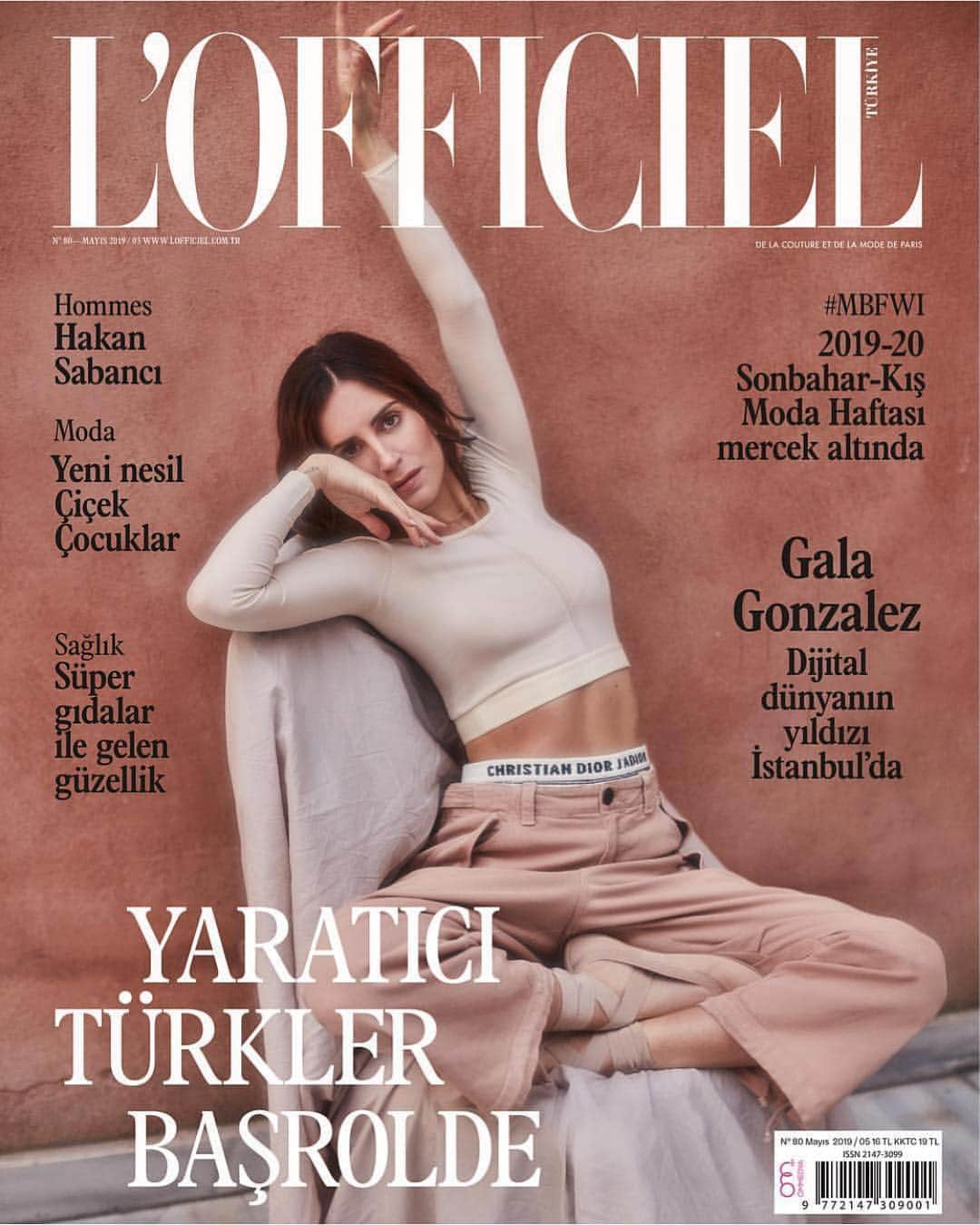 ガラ・ゴンザレスさんのインスタグラム写真 - (ガラ・ゴンザレスInstagram)「Teşekkür Ederim @lofficielturkiye  for having me on the cover of your May Issue ❣️ @okikotalents 📷 @mustafanurdogdu Interview @debora_zakuto Styling @tugcebahcivangil  Hair @ibrahimzengin  Make Up @omerfarukdinc_  Wearing @dior」5月1日 22時55分 - galagonzalez