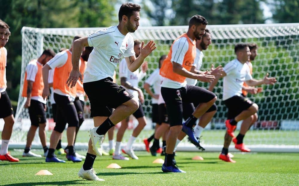 ACミランさんのインスタグラム写真 - (ACミランInstagram)「Day two of training at Milanello ahead of the penultimate home game of the season v Bologna 📸 Rossoneri al lavoro a Milanello tra esercizi atletici, possesso palla e partitelle 📸」5月1日 22時59分 - acmilan