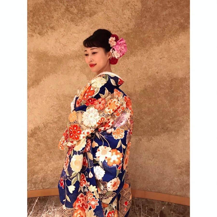 海隼人（有馬佐織）さんのインスタグラム写真 - (海隼人（有馬佐織）Instagram)「✨令和元年✨ 新天皇陛下、ご即位の儀式に感動🥺✨✨✨ おめでたい気持ちと身の引き締まる思いになりました✨ 素敵なスタート、ありがとうございました🙏✨ ・ ・ #令和元年#令和#始まり#japan#和 #model#和装#色打掛#色打掛ヘア #着物#kimono#和装メイク #bridal#wedding#和婚#写真#photo  #例の如く仕事です#w #2019年5月1日#happy#清々しい #令和も宜しくお願い致します #宝塚og#元宝塚 #海隼人」5月1日 23時05分 - saorimahalo