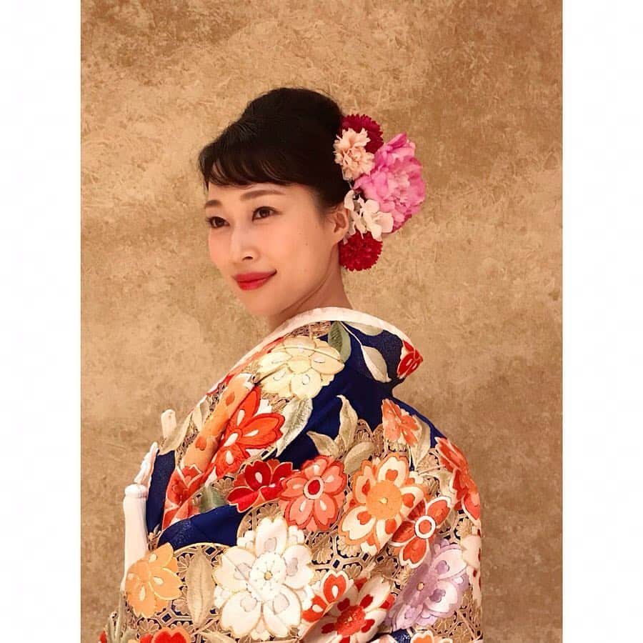 海隼人（有馬佐織）さんのインスタグラム写真 - (海隼人（有馬佐織）Instagram)「✨令和元年✨ 新天皇陛下、ご即位の儀式に感動🥺✨✨✨ おめでたい気持ちと身の引き締まる思いになりました✨ 素敵なスタート、ありがとうございました🙏✨ ・ ・ #令和元年#令和#始まり#japan#和 #model#和装#色打掛#色打掛ヘア #着物#kimono#和装メイク #bridal#wedding#和婚#写真#photo  #例の如く仕事です#w #2019年5月1日#happy#清々しい #令和も宜しくお願い致します #宝塚og#元宝塚 #海隼人」5月1日 23時05分 - saorimahalo