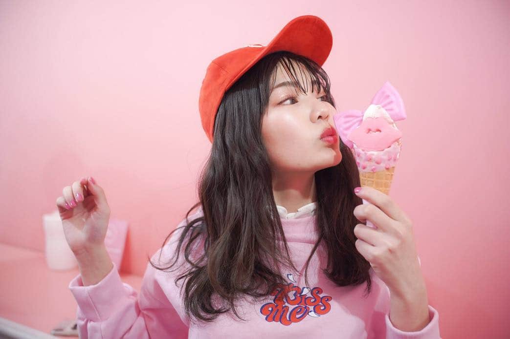 平塚日菜さんのインスタグラム写真 - (平塚日菜Instagram)「令和元年です！♡ お祝いムード全開ですね😂  楽しく、たくさん笑って過ごせたらいいなぁと☺︎ GWもたのしもう！♡ #令和 #令和元年  #eddysicecream  #icecream  #harajuku  #pink  visualcreate→@kobatoshino」5月1日 23時14分 - hiratsukahina