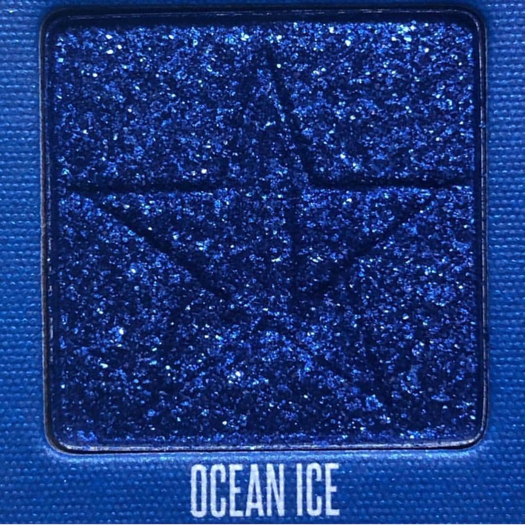 Jeffree Star Cosmeticsさんのインスタグラム写真 - (Jeffree Star CosmeticsInstagram)「Get up close and personal with the #JeffreeStarCosmetics eyeshadow formula 💦 Here is shade #OceanIce from the coveted #BlueBlood palette 💙 Photos by: @literallylewis2.0 #bluebloodpalette #bloodsugarpalette」5月1日 23時18分 - jeffreestarcosmetics