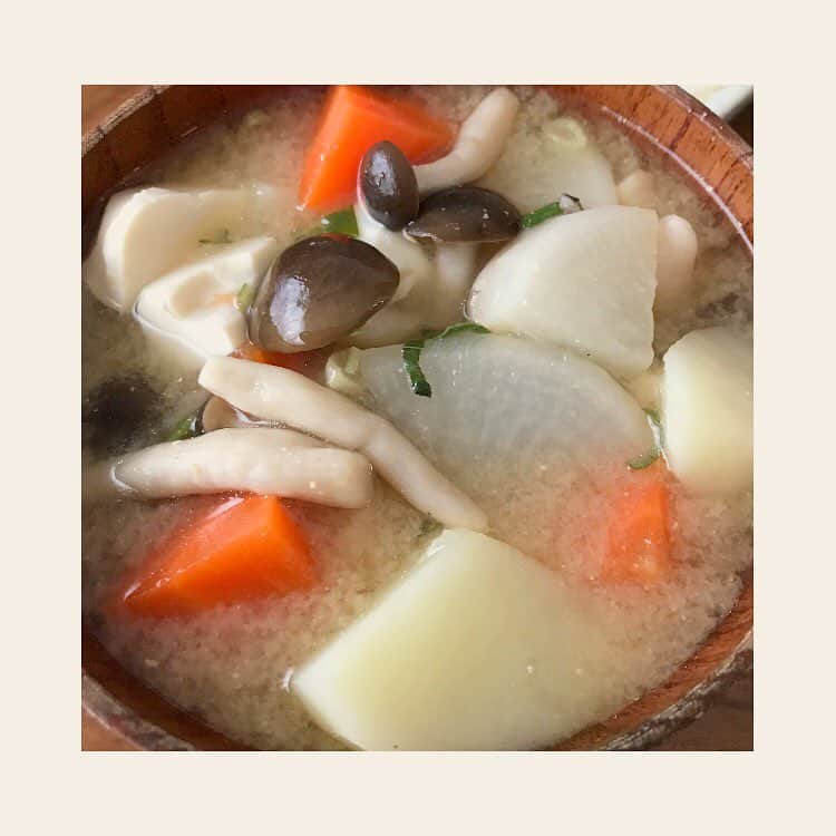 櫛引彩香のインスタグラム：「味噌汁のぉ〜♪ #かぐや姫 #ビキコのごはん」