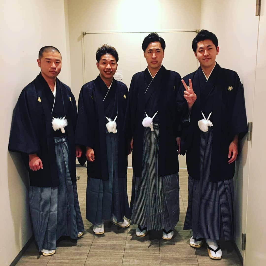 山名文和さんのインスタグラム写真 - (山名文和Instagram)「令和初日 令和喜多みな実(元プリマ旦那)の襲名披露公演の口上を務めさせて貰いました。  緞帳開いた瞬間 六人が正座お辞儀から始まったけど 絶対 絶対 俺のことまじのお坊さんやと思った人おると思う。 こういう厳粛な場所はどこかのお寺の人きはるんやろなあって。 もしくは吉本の偉いさん一人混ざってると思った人おると思う。 違うし。 山名やし。  貴重な体験 させてもろた  のむちゃん河野の写真も撮りたかったなあ  ありがとう  #令和 #令和喜多みな実  #吉田たち #アキナ」5月1日 23時32分 - fumikazu_yamana