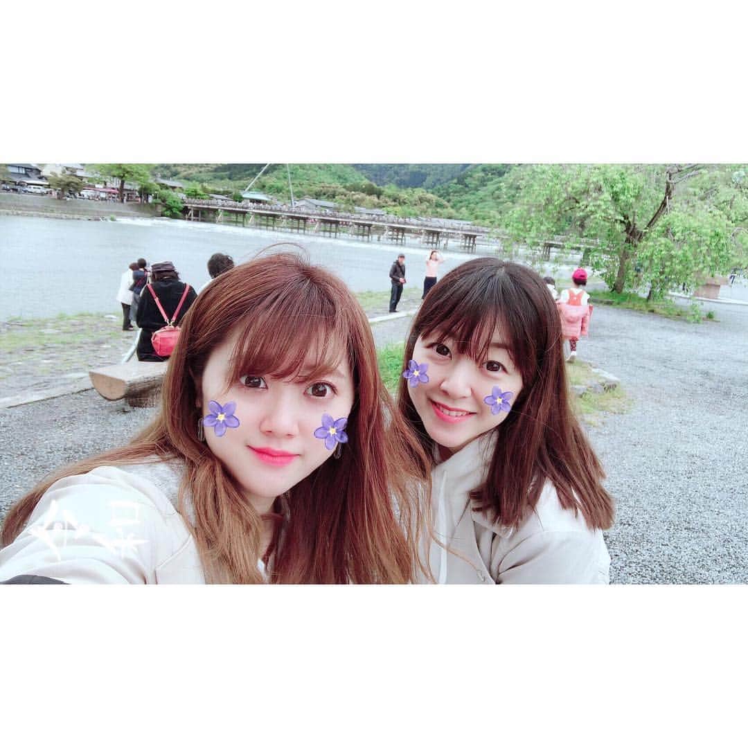 長谷川麻衣のインスタグラム：「平成最終日と令和の初日は京都で過ごしていました⛩  日本の歴史や文化に触れながら令和を迎えることができました。  幸せがたくさん溢れる令和になりますように✨  #京都  #令和 #和の心 #GW前半 #平成 #嵐山  #昭和最後の世代  #雨の京都 #建勲神社 #あぶり餅 #京都タワー #本能寺跡 #織田信長好き #令和もよろしくお願いいたします」