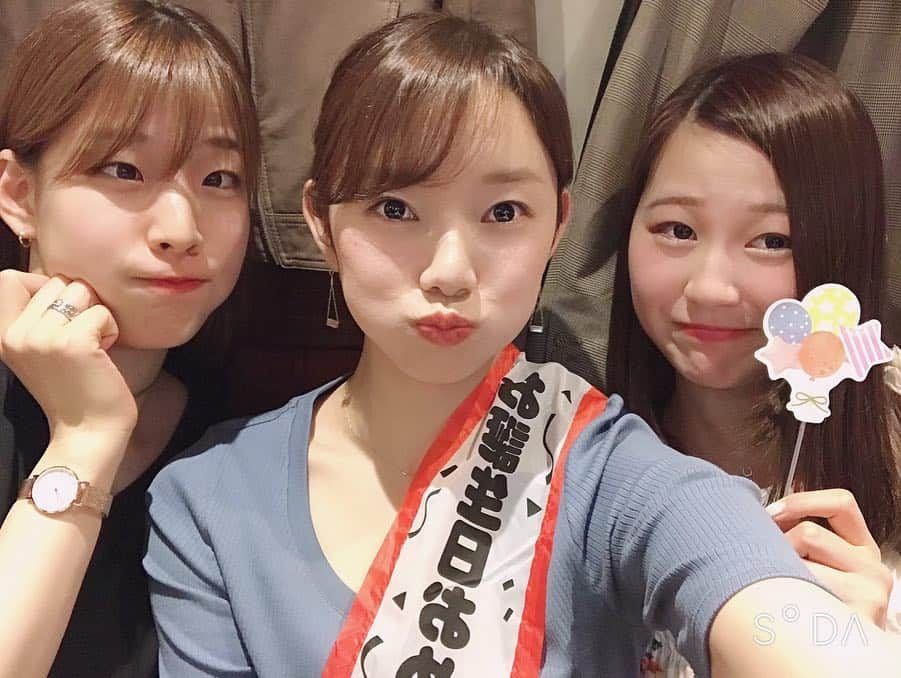 江村美咲さんのインスタグラム写真 - (江村美咲Instagram)「. あや21歳おめでとう！明日無事成功しますように🙏🏻 なんだかんだこの3人☺️ 通常→おとなしめの変顔→いつもの変顔 #中3トリオが大3トリオになりました」5月1日 23時43分 - emura_misaki