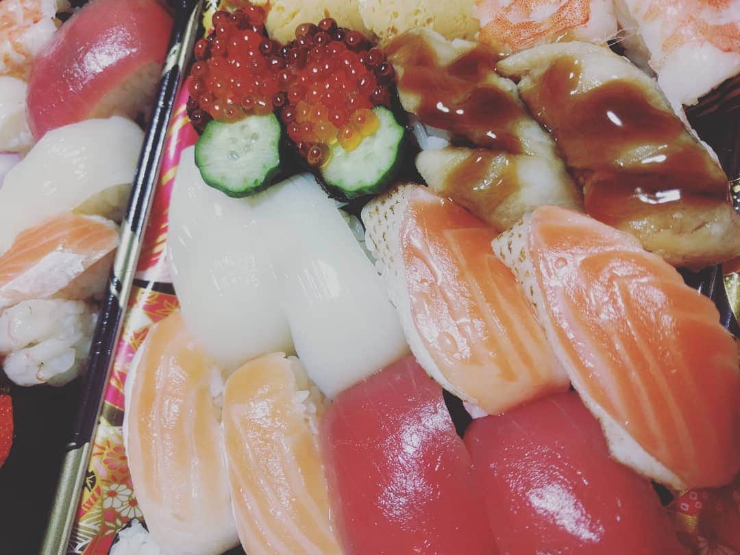 越中睦士さんのインスタグラム写真 - (越中睦士Instagram)「寿司🍣  #寿司」5月1日 23時43分 - makotokoshinaka