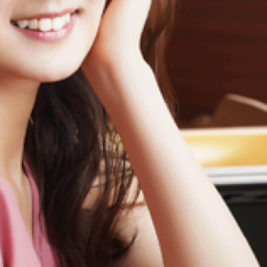森本麻衣のインスタグラム：「You can find my CD on Itunes Now🎹💕 💿search : mai morimoto . I am really really exciting that the people around the world can listen to my music☺️✨ I hope you all like it🌈 . . 📣Program 📣 . 🔹Chopin Fantasie-Impromptu, Nocturne, Ballade1, Polonaise”Héroïque” 🔹Mendelssohn Lieder ohne Worte op19-1,62-6 Rondo capriccioso 🔹Debussy Arabesques1.2 🔹Beethoven sonate “Moon Light” . . itunes でも私のCDがダウンロード出来るようになりました❣️ 昨今、CDを買わない時代になってきていると言われておりますが、 時代に合わせて「配信」でお届けできるので嬉しいです🥰 . どうぞよろしくお願いします🎵 . . . . #maimorimoto#piano#pianist#japan#japanese#classicalmusic#concert#cd#music#itunes#chopin#beethoven#mendelssohn#debussy  #🎹 #森本麻衣#ピアノ#ピアニスト#クラシック#ピアノソロ#コンサート#音楽#ショパン#メンデルスゾーン#ベートーベン#ドビュッシー#グランドピアノ#配信#聴いてね」