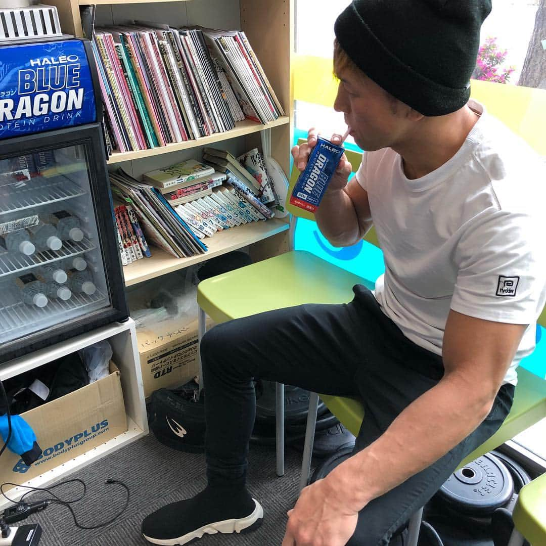 宮田和幸さんのインスタグラム写真 - (宮田和幸Instagram)「毎日飲んでる ＃ブルードラゴン #haleo ＃プロテイン #protein ＃筋肉 #muscle #美味しい」5月1日 23時54分 - miyata.hercules