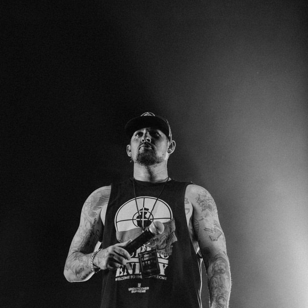 Good Charlotteのインスタグラム：「When you remember that there’s GC shows this weekend... GoodCharlotte.com NORTH AMERICA May 2 - St. Louis, MO May 3 - Memphis, TN May 24 - Las Vegas, NV June 27 - Sayreville, NJ June 28 - Mt Pocono, PA June 29 - Atlantic City, NJ June 30 - Silver Spring, MD July 20 - Mountain View, CA EUROPE Aug 2 - Gijon, ES Aug 3 - Malestroit, FR Aug 8 - Püttlingen, DE Aug 9 - Eschwege, DE Aug 10 - Rothenburg ob der Tauber, DE Aug 16 - St Pölten, AT Aug 18 - Hasselt, BE 📷: @ryanvwatanabe」