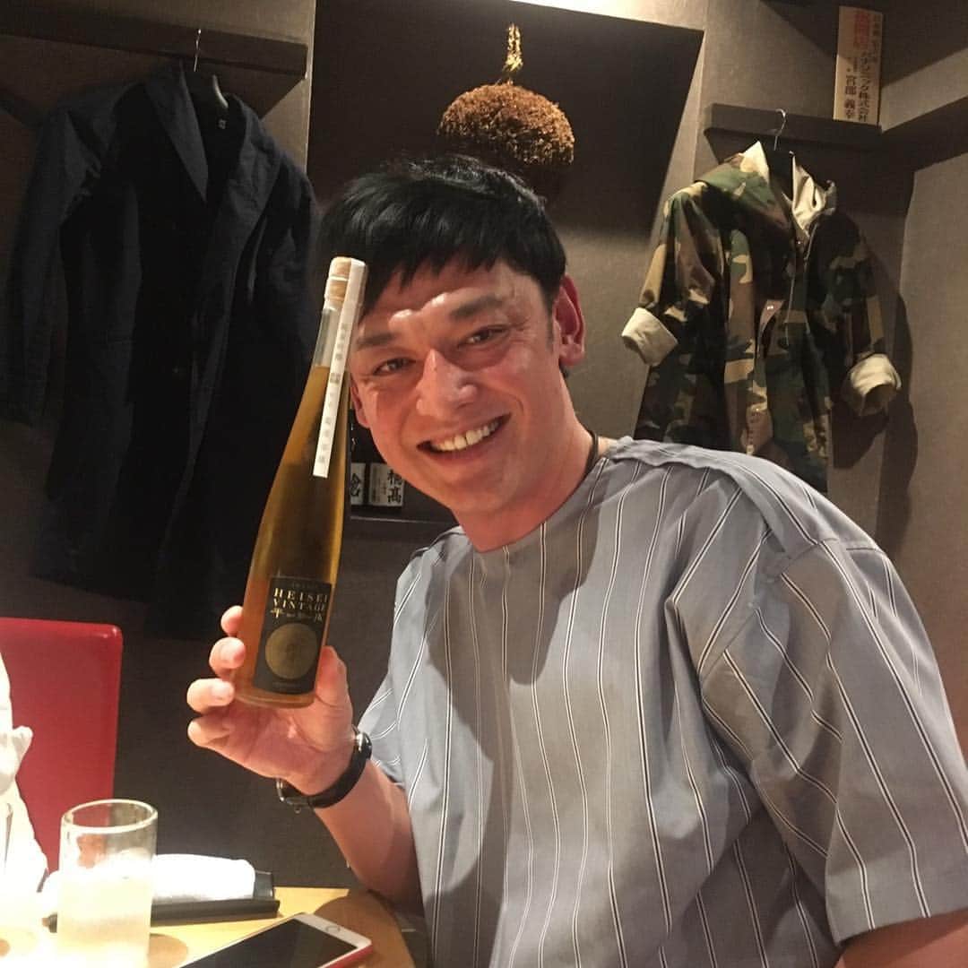 宮田麺児のインスタグラム：「平成30年間の歴史の味がした。  自転車のハンドルをカマキリにしたり。 光GENJIに憧れて全身の毛を剃ったり。 ブリーフからボクサーパンツになったり。 あぁ平成ありがとう」