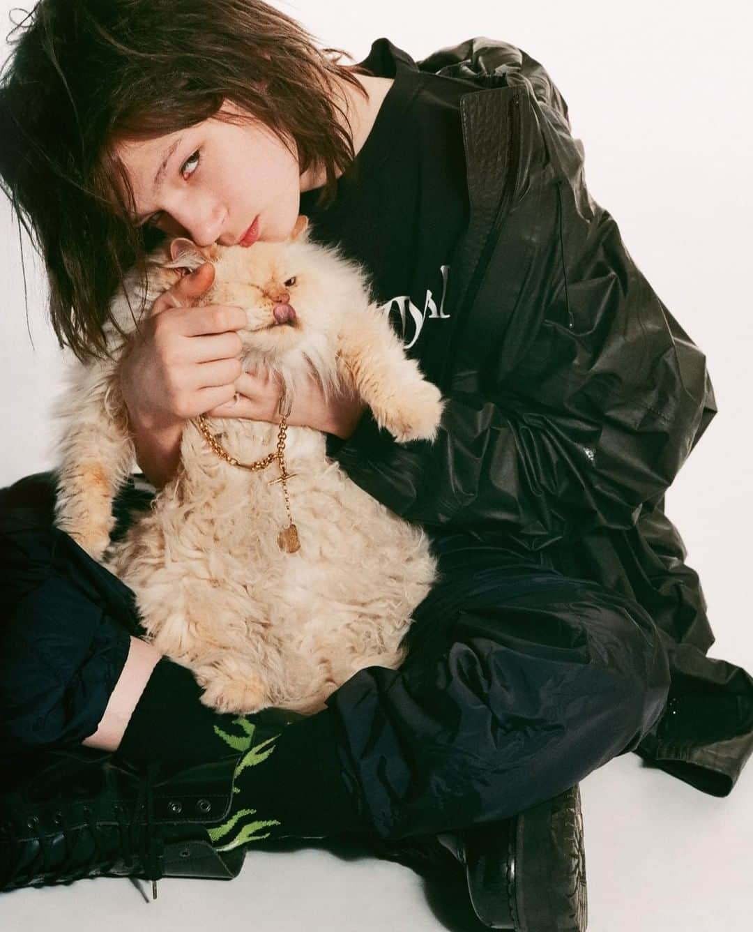 Dazed Magazineさんのインスタグラム写真 - (Dazed MagazineInstagram)「Taking on a genre that embraces our mutating times like no other, 14-year-old @mattox is one of the young stars riding trap’s thriving new wave. ⁣ ⁣ Tap the link in bio to read the #Dazed100 musician’s feature from our spring/summer 2019 issue, on the site now 📲⁣ ⁣ Photography @hejishin⁣ Styling @elliegracecumming⁣ Hair @mustafayanaz⁣ Make-up #CaoilfhionnGifford⁣ ⁣ Text @jeffihaza⁣ ⁣ #MattOx wears nylon hooded jacket @woolrich, printed t-shirt @samizdat.live nylon cuffed trousers @moncler 1952, chain necklace with coin pendant @slimbarrett, flame socks stylist’s archive, lace-up boots @undergroundengland⁣ ⁣ Taken from the spring/summer 2019 #TheMeaningOfCult issue of #Dazed」5月1日 23時57分 - dazed