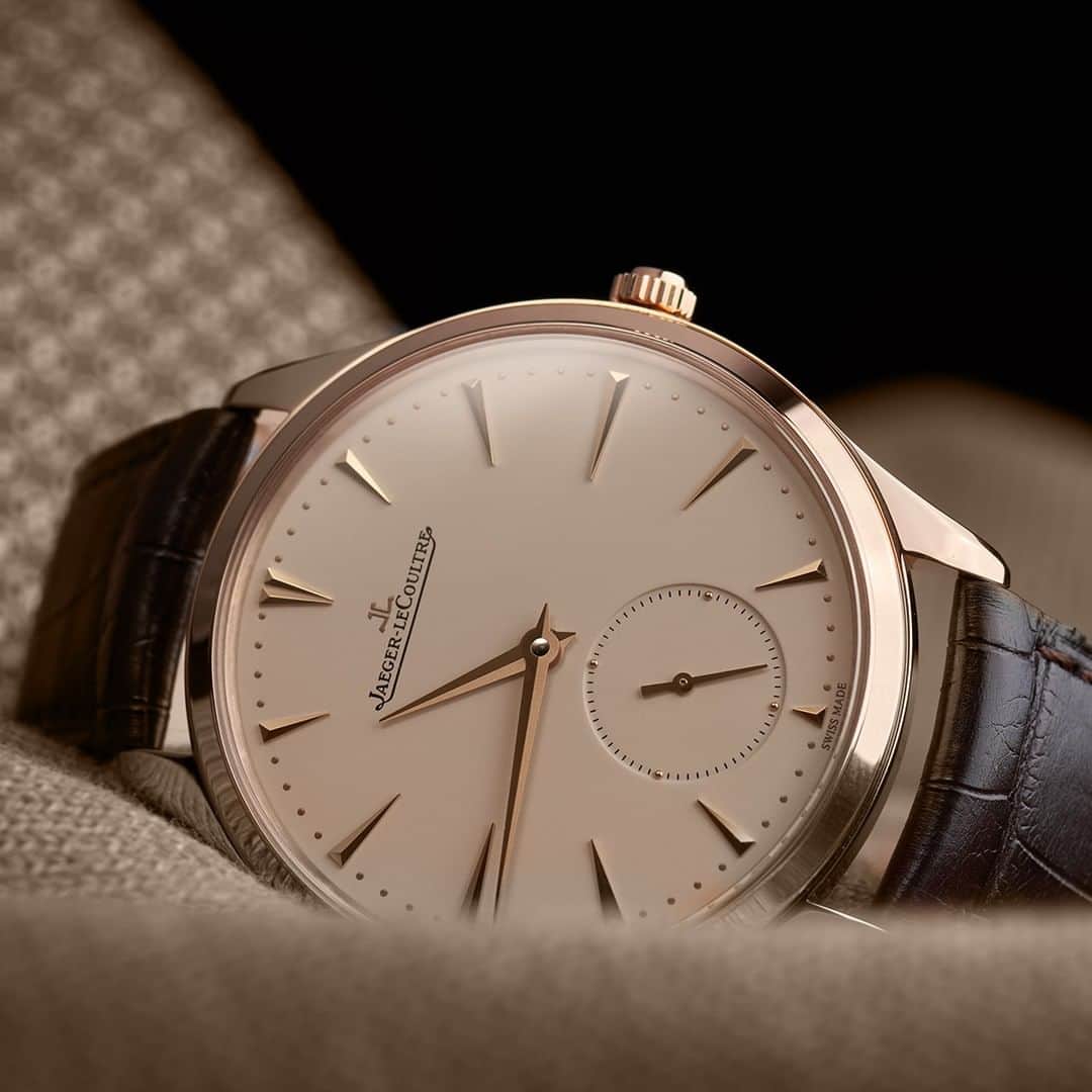 のインスタグラム：「Understated refinement. A small seconds dial accompanying the hours and the minutes of an ultra-thin classic.  __  Master Ultra Thin Small Second __ #JaegerLeCoultre #Master #SmallSecond #ArtOfPrecision #FineWatchmaking #SwissWatch #ValleeDeJoux #Craftsmanship #SavoirFaire #精妙之芯时间之艺」