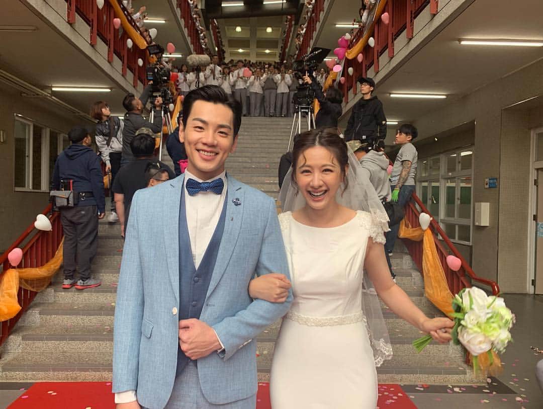 アンバー・アンさんのインスタグラム写真 - (アンバー・アンInstagram)「Yay !不用還錢了✌️ （誤） #你有念大學嗎 #陽子浩 #常可艾 新秘- @hahachung1124 (又誤）」5月2日 0時02分 - xinya_an