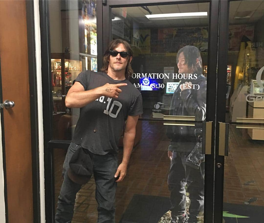 ノーマン・リーダスさんのインスタグラム写真 - (ノーマン・リーダスInstagram)「Alabama to georgia 🤘🏾🤘🏾❤️❤️(state line welcome center)」5月2日 0時08分 - bigbaldhead