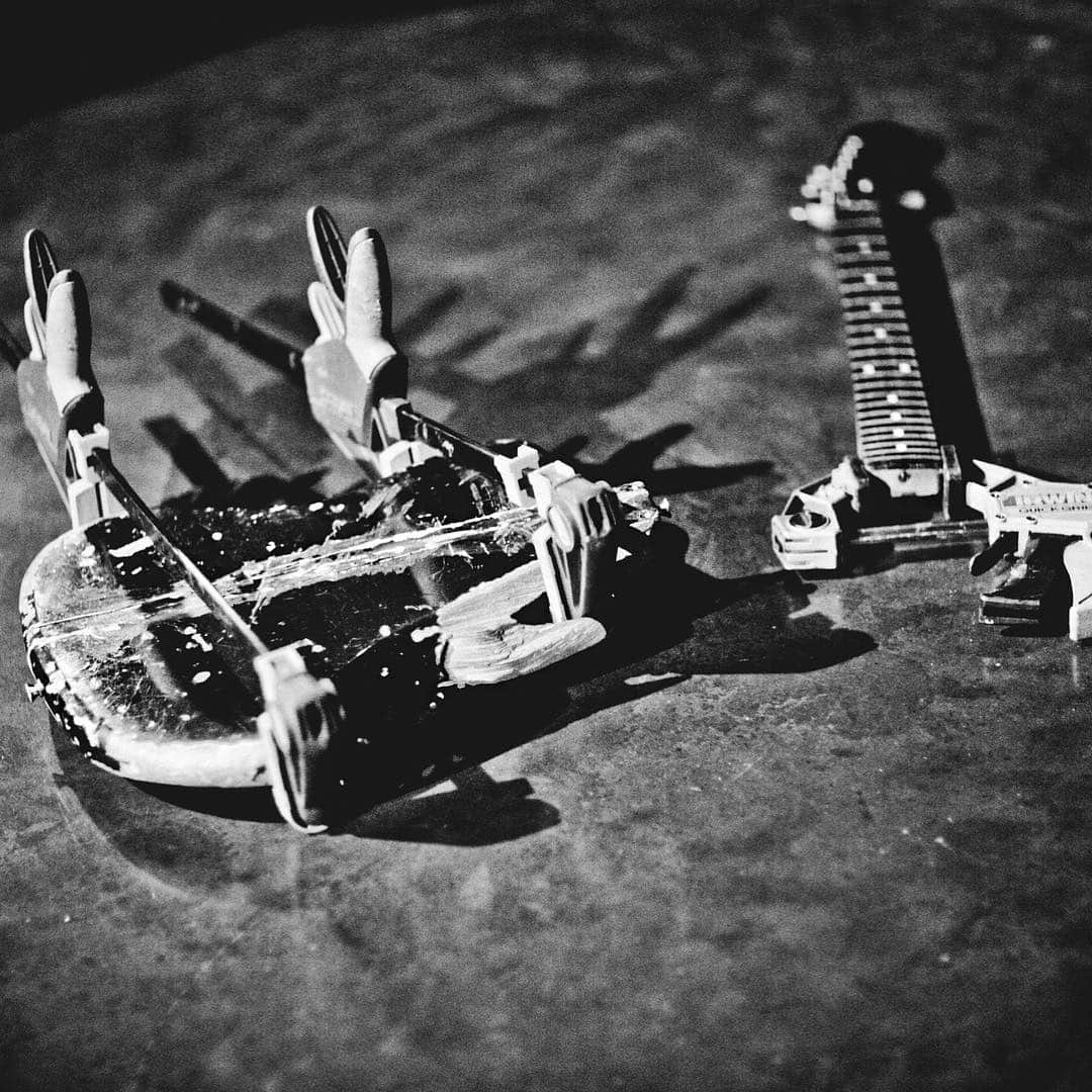 A Place to Bury Strangersのインスタグラム：「We are in Nottingham tonight 5/1 at @bodeganotts with @we_are_spectres . Doors at 7pm, Spectres at 745pm, APTBS at 845pm SHARP.  DON’T BE LATE! Photo by @jsevrette  #nottingham #bodega #jeromesevrette #spectresband #aplacetoburystrangers #england  #aptbs #robigonzalez #dionlunadon #oliverackermann  Nottingham is a city and unitary authority area in Nottinghamshire, England, 128 miles (206 km) north of London, 45 miles (72 km) northeast of Birmingham and 56 miles (90 km) southeast of Manchester, in the East Midlands.  Nottingham has links to the legend of Robin Hood and to the lace-making, bicycle (notably Raleigh bikes), and tobacco industries. It was granted its city charter in 1897 as part of Queen Victoria's Diamond Jubilee celebrations. Nottingham is a tourist destination; in 2011, visitors spent over £1.5 billion—the thirteenth-highest amount in England's 111 statistical territories.  In 2017, Nottingham had an estimated population of 329,200.  The population of the city proper, compared to its regional counterparts, has been attributed to its historical and tightly-drawn city boundaries.  The wider conurbation, which includes many of the city's suburbs, has a population of 768,638.  It is the largest urban area in the East Midlands and the second-largest in The Midlands. Its Functional Urban Area,  also the largest in the East Midlands, has a population of 912,482. The population of the Nottingham/Derby metropolitan area is estimated to be 1,610,000.  Its metropolitan economy is the seventh largest in the United Kingdom with a GDP of $50.9bn (2014). The city was the first in the East Midlands to be ranked as a sufficiency-level world city by the Globalization and World Cities Research Network.  Nottingham was named a "City of Literature" by UNESCO, joining Dublin, Edinburgh, Melbourne and Prague as one of only a handful in the world.  The title reflects Nottingham's literary heritage, with Lord Byron, D. H. Lawrence and Alan Sillitoehaving links to the city, as well as a contemporary literary community, a publishing industry and a poetry scene.」