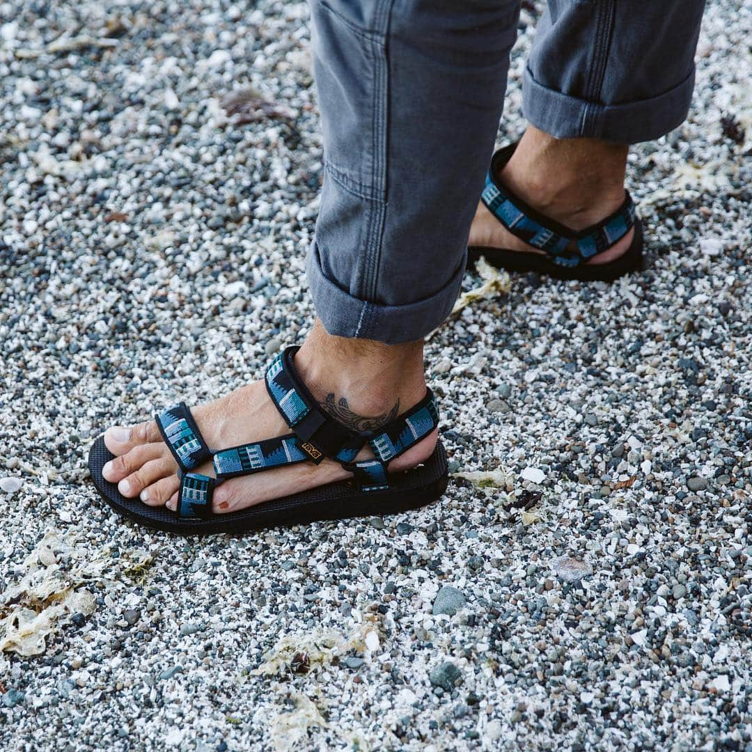 Tevaさんのインスタグラム写真 - (TevaInstagram)「The secret to a good power stance starts with the sandals. 📸: @andrewfitts」5月2日 0時31分 - teva