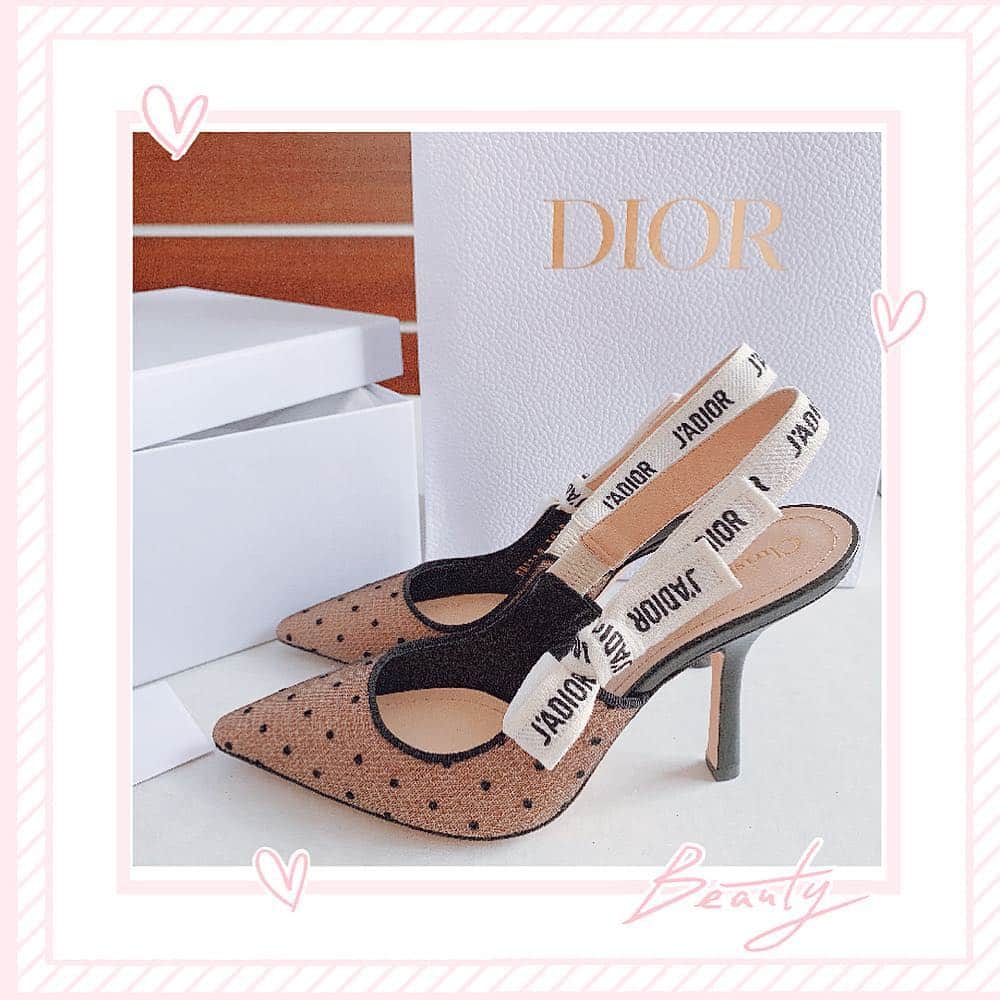 桜咲乃愛さんのインスタグラム写真 - (桜咲乃愛Instagram)「Diorの新作👠💕 かわいい〜🥺💓💓💓 けどサイズ感が微妙（笑）  買ったのにまだ1回も履けず🤣💗⭐️ #Dior#diorshoes #ディオール#パンプス#伊勢丹新宿店」5月2日 0時25分 - noasama1101