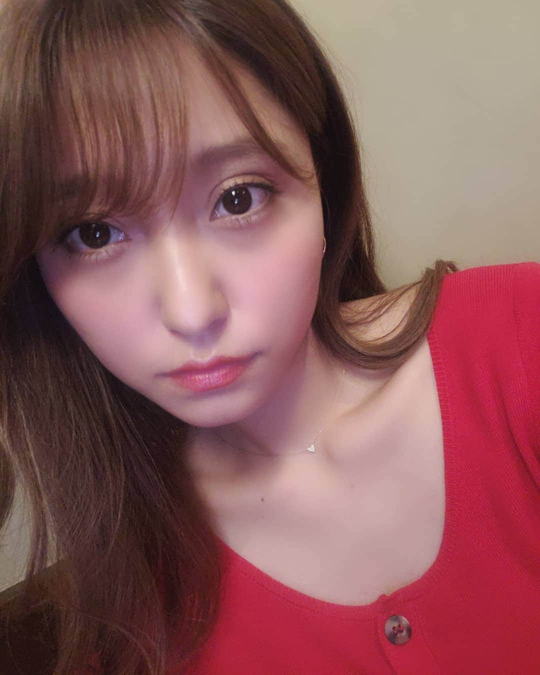 堤ゆきみのインスタグラム：「珍しく赤」