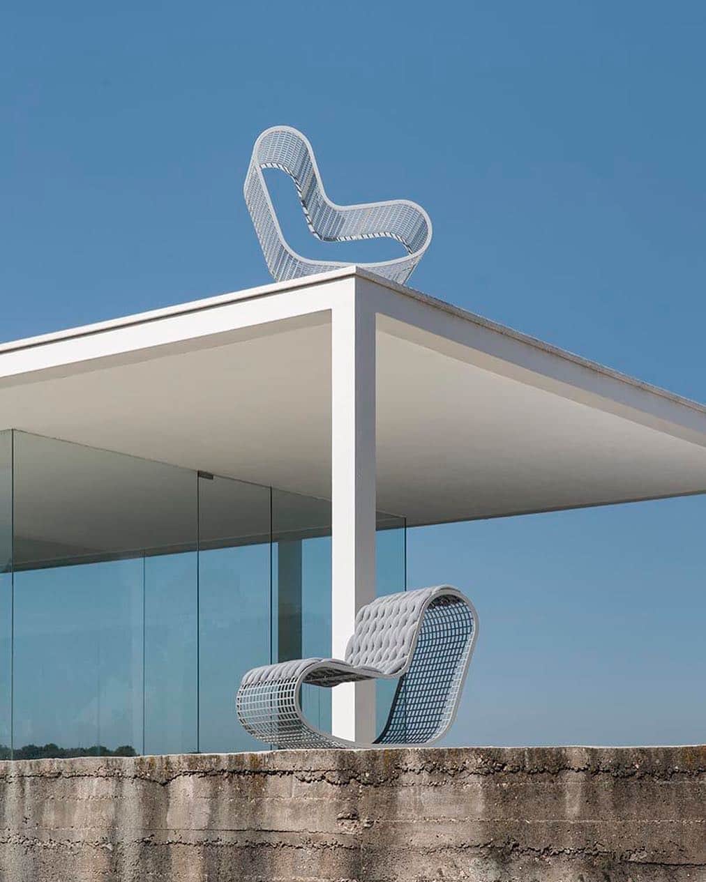Design Milkさんのインスタグラム写真 - (Design MilkInstagram)「@mayicestudio has designed a new #outdoorfurniture collection for @gandiablasco_official called BUIT. The collection uses aluminum to form the modular pieces, including a simple armchair and a pouf made from an aluminum mesh that’s woven with a special padded textile for the outdoors called Febrik Kvadrat. \\\ designmilk.com」5月2日 0時32分 - designmilk
