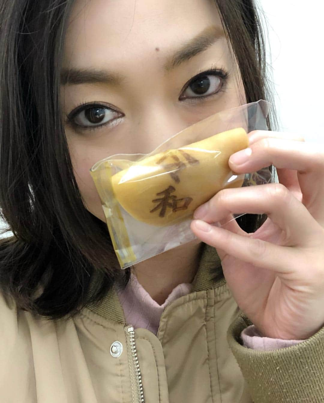 江波りゅうさんのインスタグラム写真 - (江波りゅうInstagram)「#令和  #私は元気です  #どら焼き美味しい #木挽町よしや  #ありがとうありがとう」5月2日 0時38分 - ryu_emami