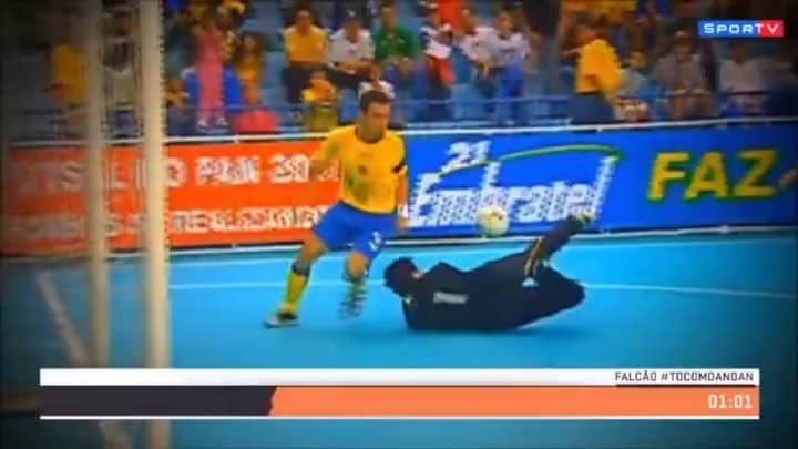 アレッサンドロ・ローザ・ヴィエイラのインスタグラム：「VÍDEO- Ficou muito bom o quadro #Acabouabrincadeira do #Sportv ,onde @carloscereto defende #Ronaldinho10 e @dandansportv me defende! Quem ganhou?  LINK NO STORIES  Edição @yurigomes @elitecomunicacao」