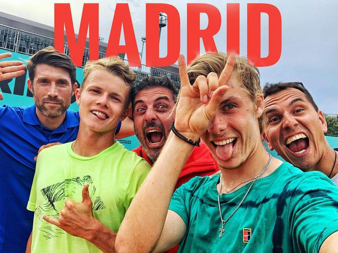 デニス・シャポバロフさんのインスタグラム写真 - (デニス・シャポバロフInstagram)「The 🐺’s are in Madrid 🤙🏼🤘🏼」5月2日 0時43分 - denis.shapovalov