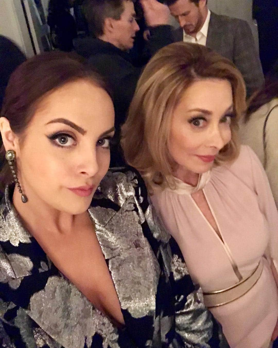 シャロン・ローレンスさんのインスタグラム写真 - (シャロン・ローレンスInstagram)「Hmmm....#falliam? Will #lauravankirk stand between ‘em? @lizgillz and I know you’ll be watching 👀 this Friday on #dynasty. @cw_dynasty  #liamridley  #falloncarrington」5月2日 0時45分 - sharonelawrence