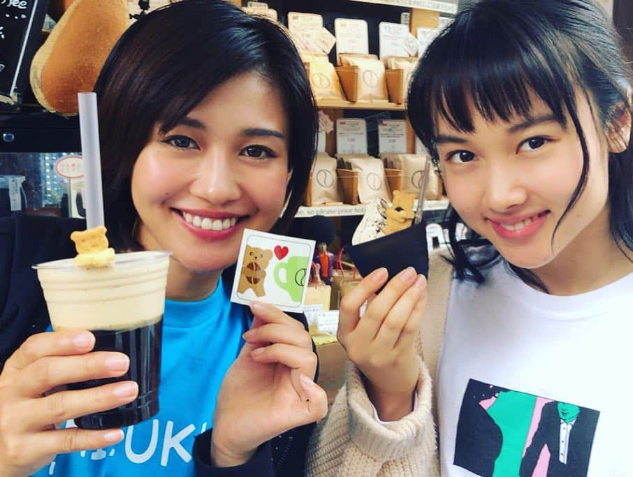 秋吉織栄（宮内かれん）さんのインスタグラム写真 - (秋吉織栄（宮内かれん）Instagram)「多恵子役の山田朝華ちゃん💕 今回初共演だけど、ウソがなくとっても真っ直ぐな人。  彼女のお芝居への熱意には感服するばかりです👵✨ 私、パンの帽子被ってるみたい🥯笑  明日はいよいよ晴れチームのゲネプロです☀️ #gw  #ゴールデンウィーク  #恋ばば十四歳 ! #舞台  #中野hope」5月2日 0時57分 - orie.oliiiiie.olivia