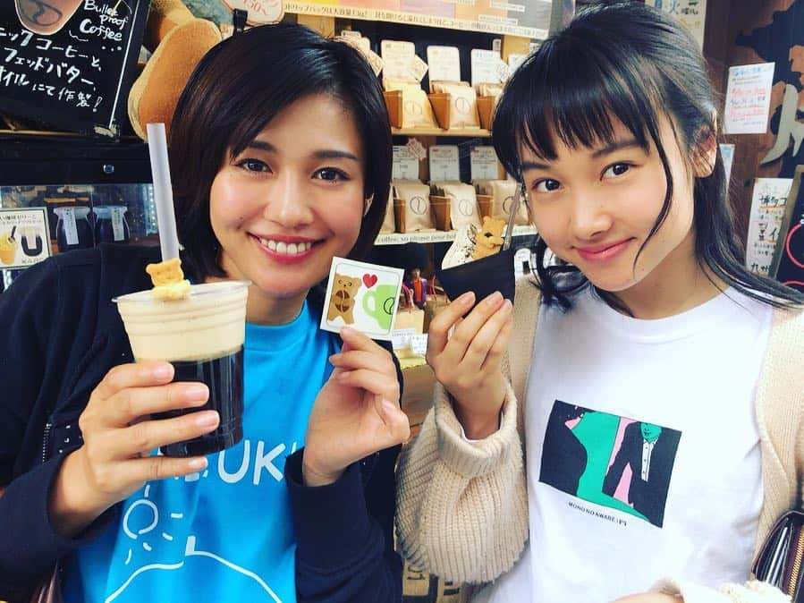 秋吉織栄（宮内かれん）さんのインスタグラム写真 - (秋吉織栄（宮内かれん）Instagram)「多恵子役の山田朝華ちゃん💕 今回初共演だけど、ウソがなくとっても真っ直ぐな人。  彼女のお芝居への熱意には感服するばかりです👵✨ 私、パンの帽子被ってるみたい🥯笑  明日はいよいよ晴れチームのゲネプロです☀️ #gw  #ゴールデンウィーク  #恋ばば十四歳 ! #舞台  #中野hope」5月2日 0時57分 - orie.oliiiiie.olivia