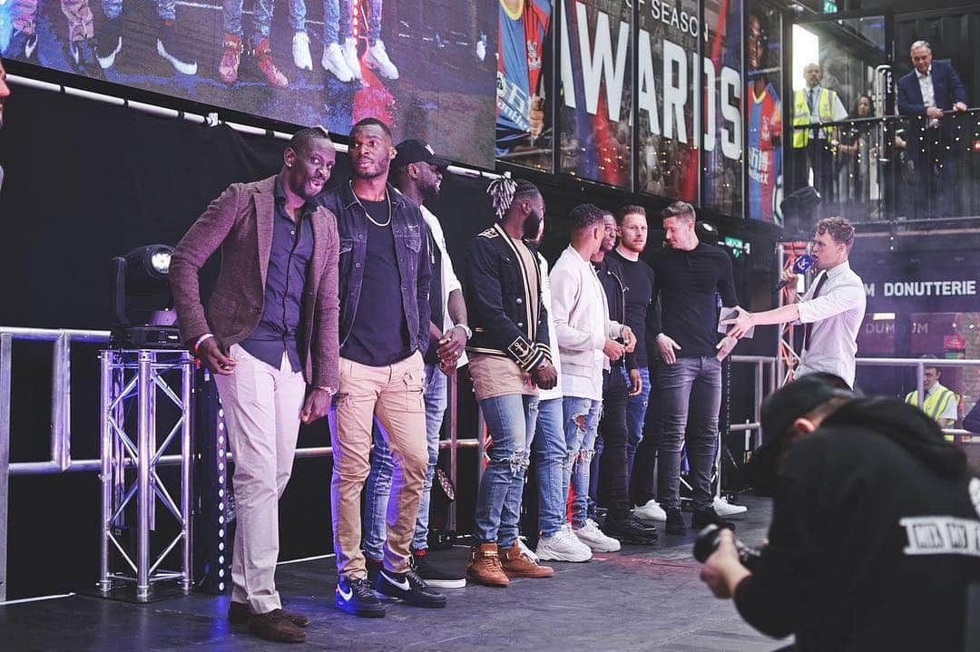 クリスティアン・ベンテケさんのインスタグラム写真 - (クリスティアン・ベンテケInstagram)「Top evening at the @cpfc Player of the Year awards! Well deserved winners and great support from the fans as always! #CPFC」5月2日 0時51分 - christianbenteke