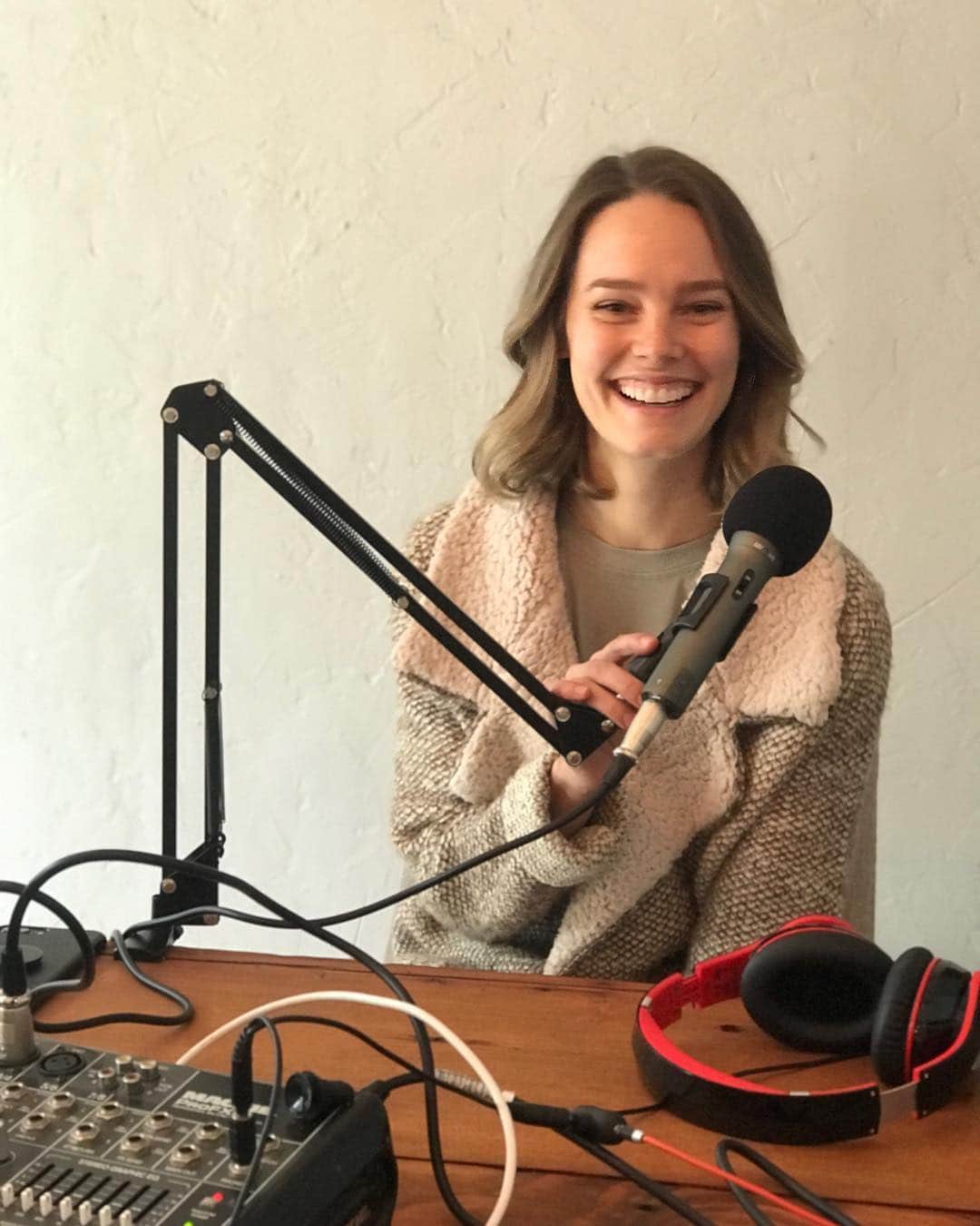 マイケル・グラント・テリーのインスタグラム：「Today on @secondmealpod we have the wonder @baileynoble11 ! Such a truly bright and positive human being. Download and listen today! #podcast #losangeles #secondmeal #food #actor」