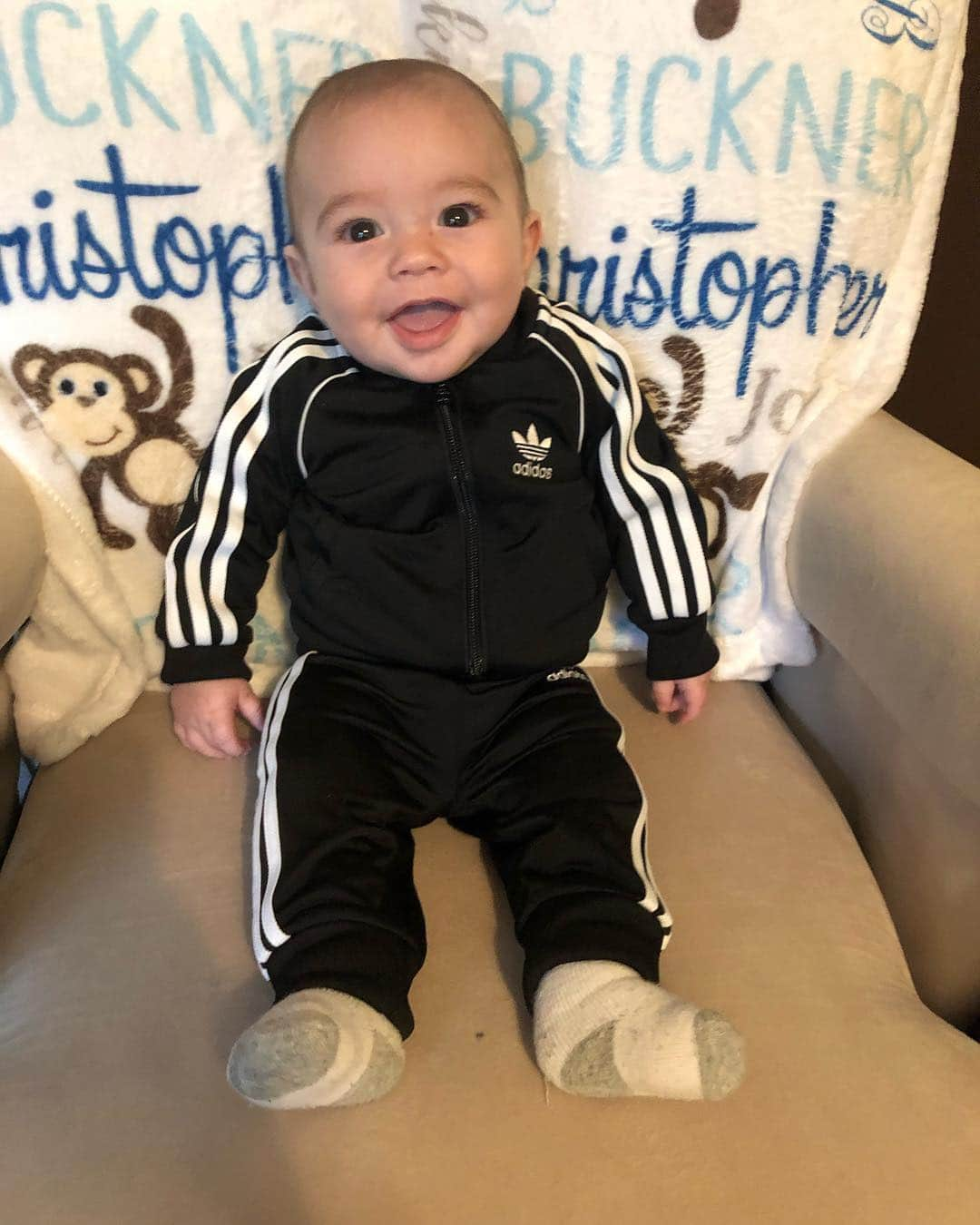 ディーナ・ニコール・コルテーゼさんのインスタグラム写真 - (ディーナ・ニコール・コルテーゼInstagram)「Rocking my cool @adidas outfit from my Aunt @joaniem7714 and Uncle @davemondo #adidas #babyboyclothes #babyboy」5月2日 1時00分 - deenanicole