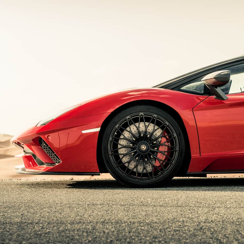 のインスタグラム：「Design, performance, emotions. Take a look and guess. Photo by @DennisWierenga. #Lamborghini #GuessFromDetails」