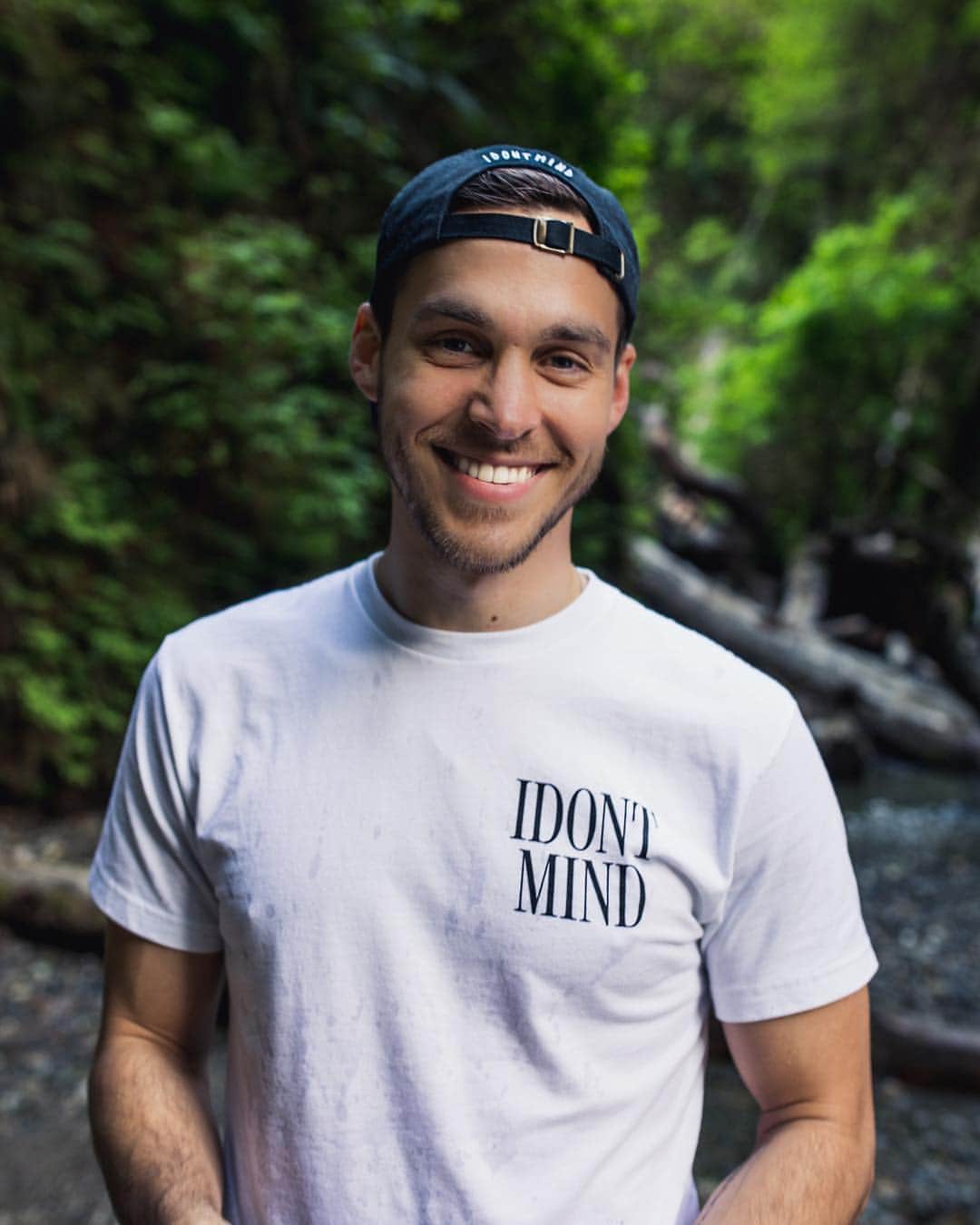 クリス・ウッドのインスタグラム：「Well look at that: it’s Mental Health Month again! And what interesting timing for me, personally… let’s talk about it.  This year has tested me in so many ways, providing some of the best moments of my life while also finding new ways to kick me when I was down. It was infuritating—I had so much to be grateful for and so many aspects of my life were lining up just as I’d always dreamed… but all the same I felt this weight in my chest that kept pulling me down and not letting me up. But that’s how depression is. It’s not really concerned with what you consider to be convenient or rational, or ideal. And, this year, I really felt like quitting at times, and giving up. And it was only when I allowed myself to be honest about my struggle that I was finally able to begin the healing process. It was, once again, a turning point for me in my life when I was able to start a sentence about my own wellbeing with “I don’t mind…”. Admitting you need help is the only way to find it. I’m still a work in progress, and not every day is a good day. But I’m working on it.  Take care of yourself. Be there for your friends and family, and show yourself the same compassion you would show your best friend. And while you’re at it, use this occasional toxic and negative platform for something positive and good. Because you CAN make a difference, and every time you chose to, you DO.  I also want to bring in tons of money for @mentalhealthamerica this month so they can keep doing all the amazing work they’re doing, so buy this shirt and every other new item from the May collection at idontmind.com and make all of our hearts happy. 💪🎂💃 These folks make @idontmind possible!  Sending love and kindness to everyone, even the trolliest of trolls out there. Happy Mental Health Month, friends. #IDONTMIND #MentalHealthMonth ◼️♥️」
