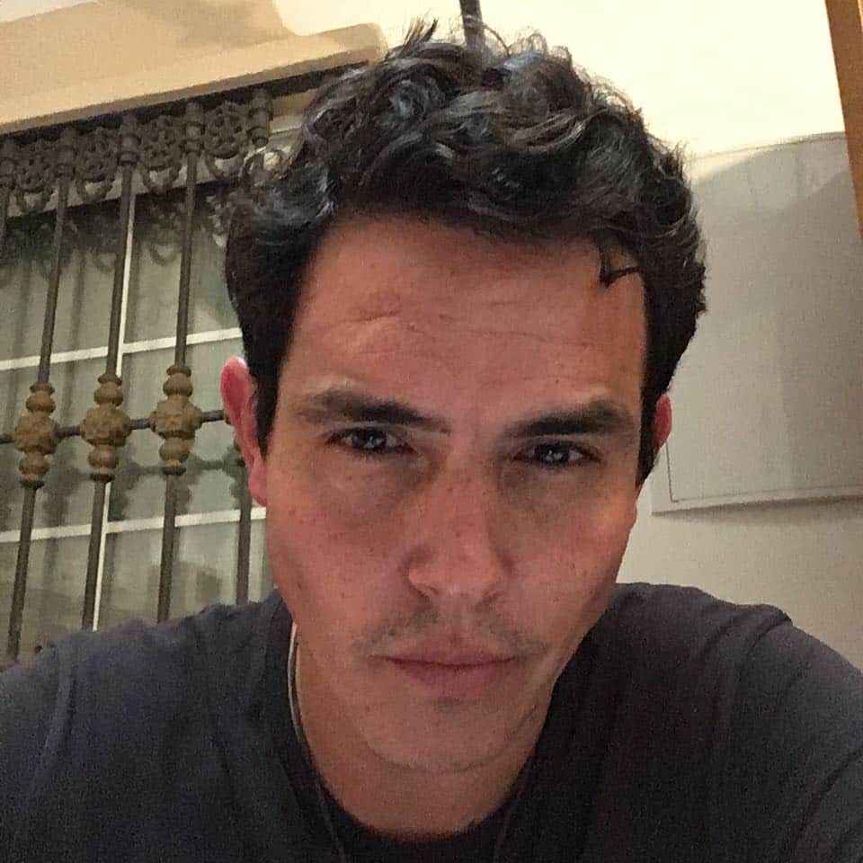 ハイメ・ヒメネスのインスタグラム：「Ya llega el veranito. Necesito ☀️☀️☀️ Summer is coming.  I need sun! 🧢☀️🤸🏻‍♂️🧁🍸🏄🏼‍♂️🧘🏻‍♂️... y un pelaito! 😉 #sinfiltros #verano #playa #sol #summer #beach #sun」