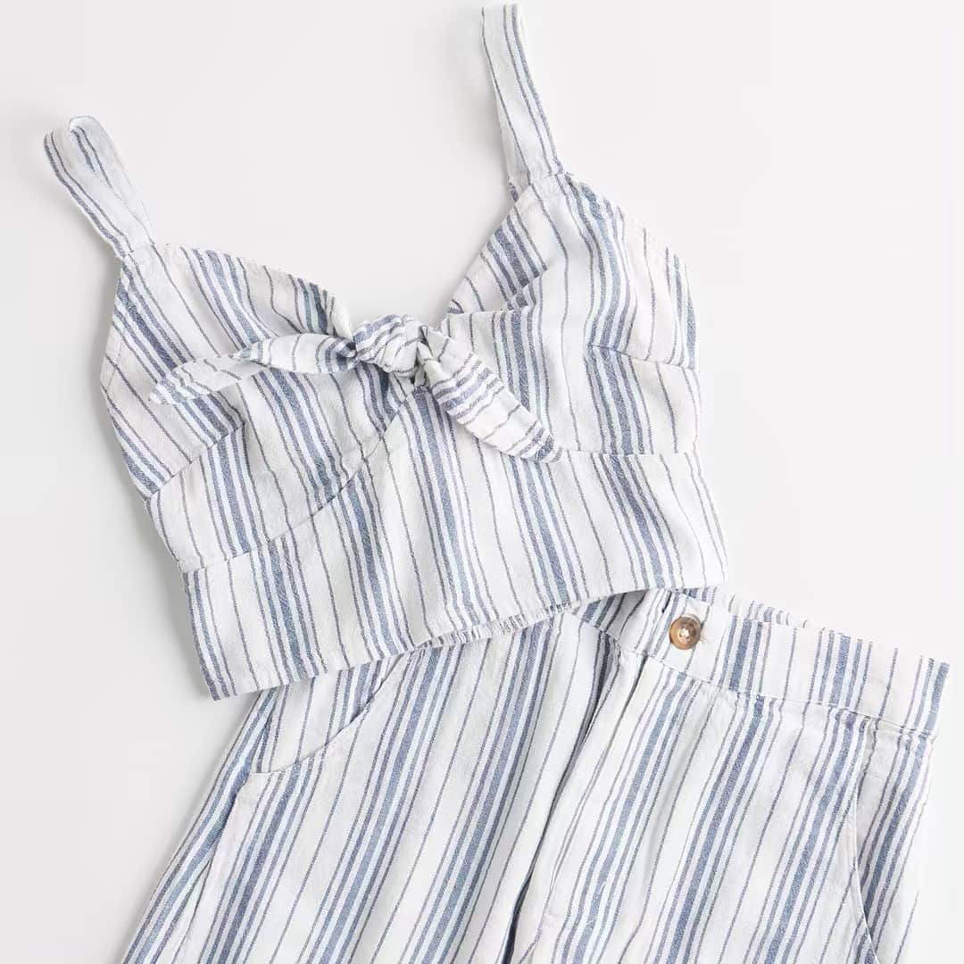 Hollister Co.さんのインスタグラム写真 - (Hollister Co.Instagram)「You, in this? We stan. Tap to shop the Tie-Front Crop Top and the Ultra High-Rise Linen-Blend Culottes」5月2日 1時07分 - hollister